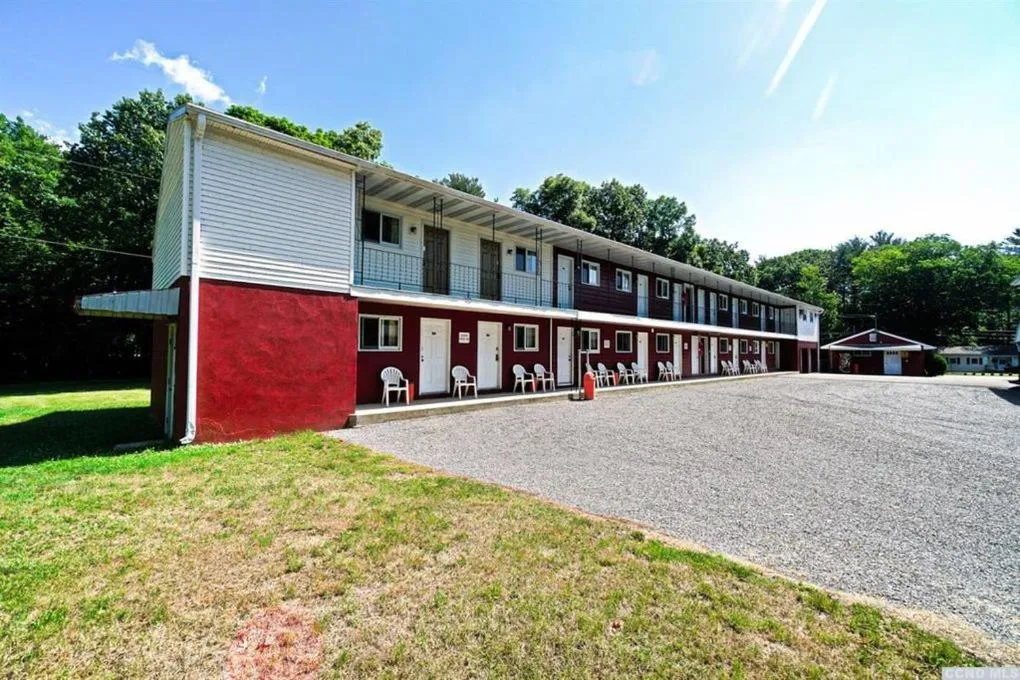 Property building in Red Ranch Inn