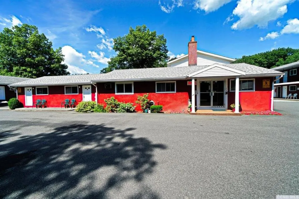 Property building in Red Ranch Inn