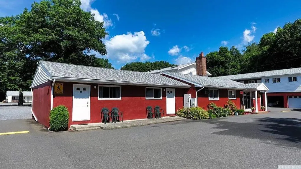 Property building in Red Ranch Inn