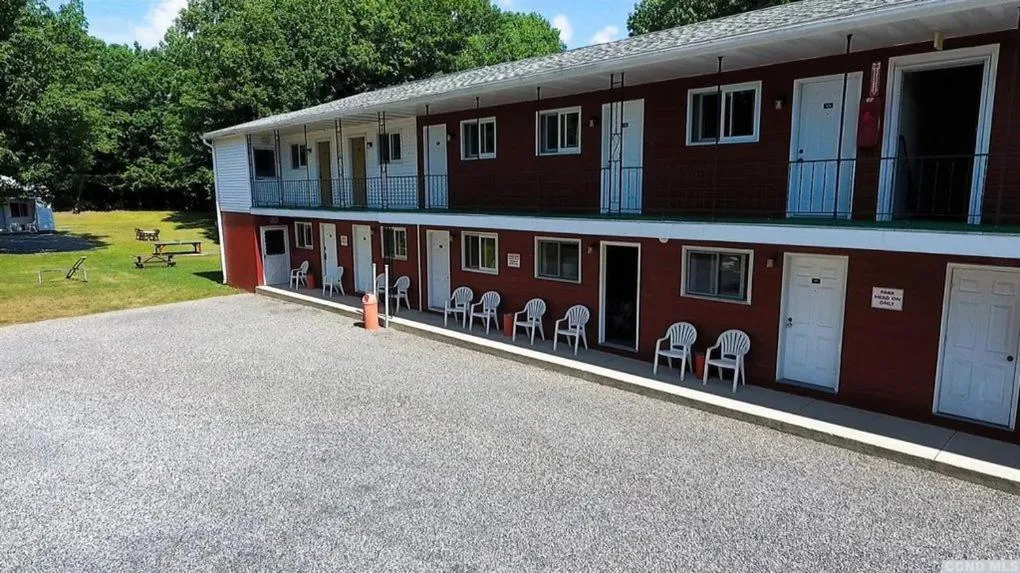 Property building in Red Ranch Inn