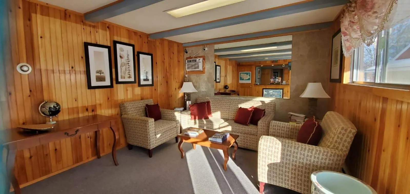 Lobby or reception in Red Ranch Inn