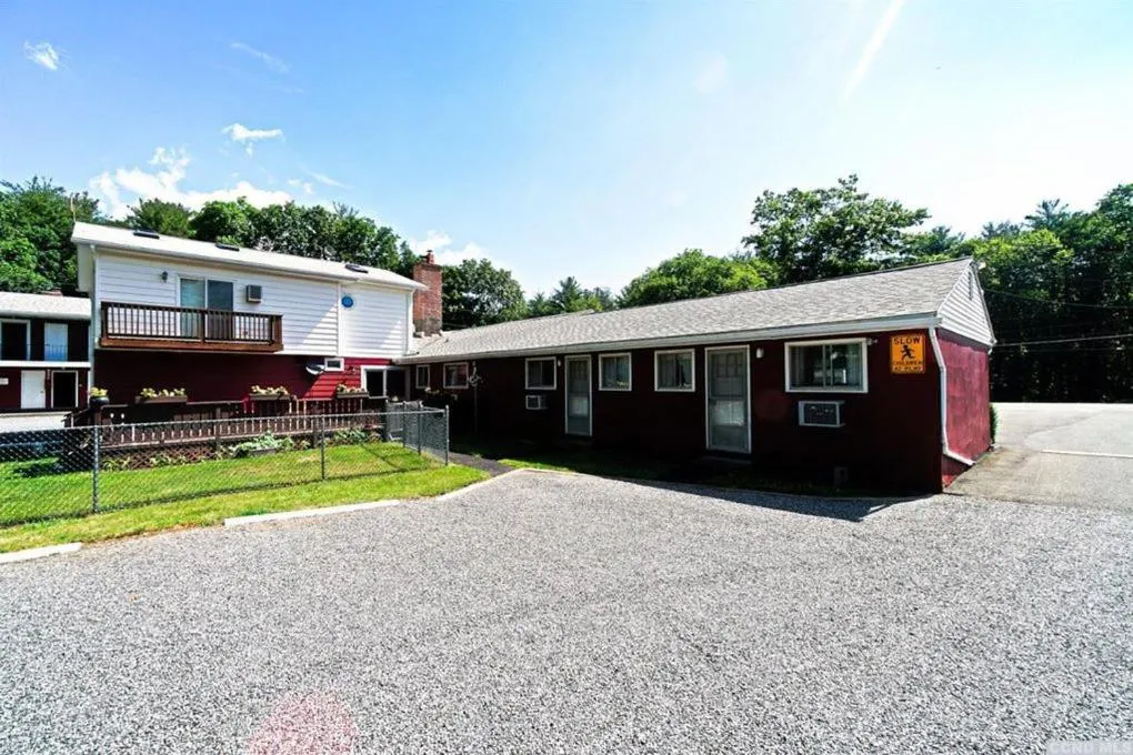 Property building in Red Ranch Inn