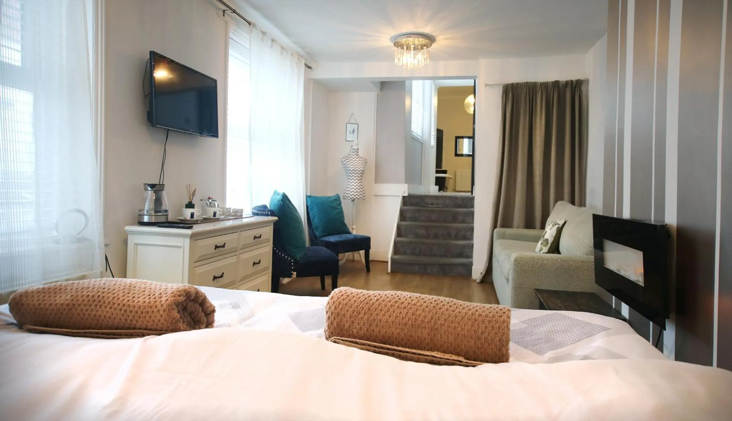 Photo of the whole room, Bed in The Wellington Restaurant and Bar