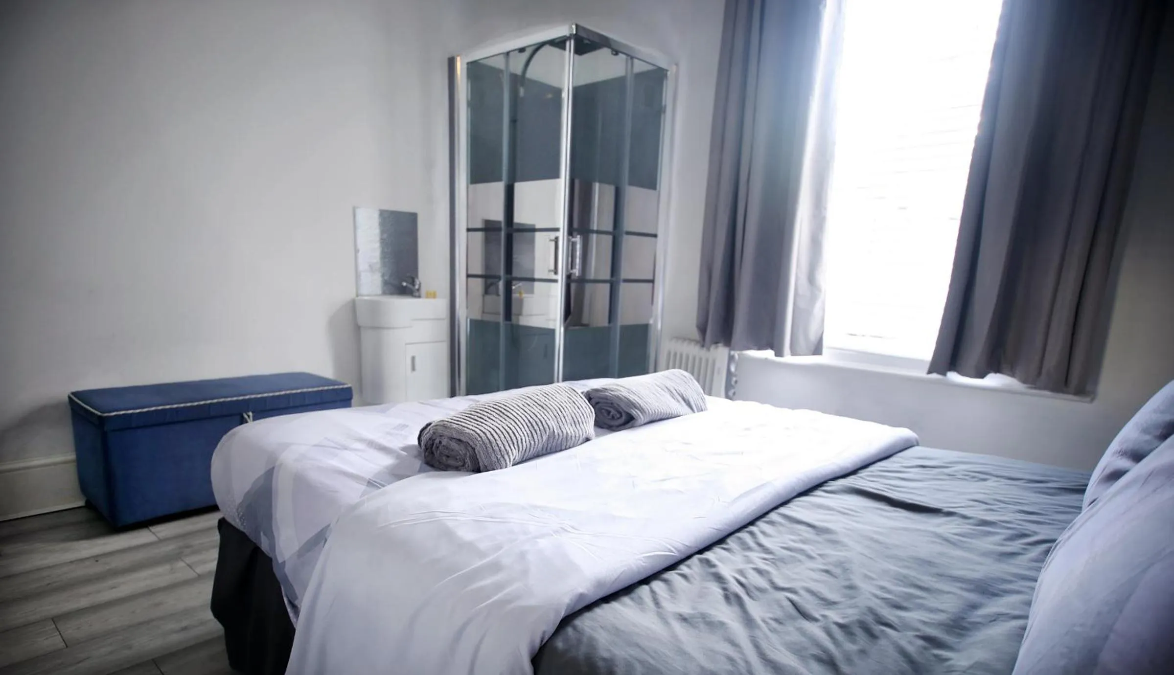 Photo of the whole room, Bed in The Wellington Restaurant and Bar