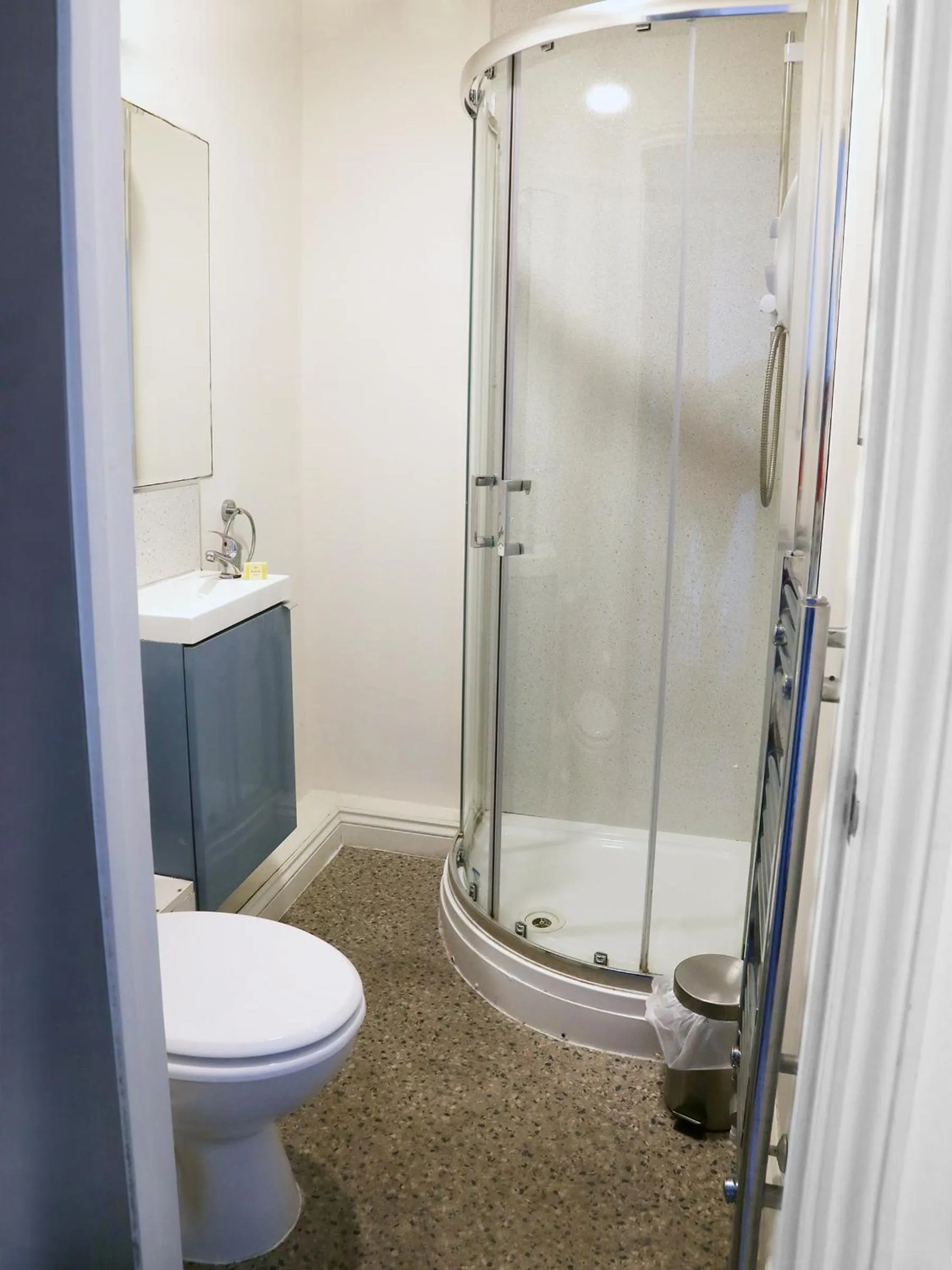 Shower in The Wellington Restaurant and Bar