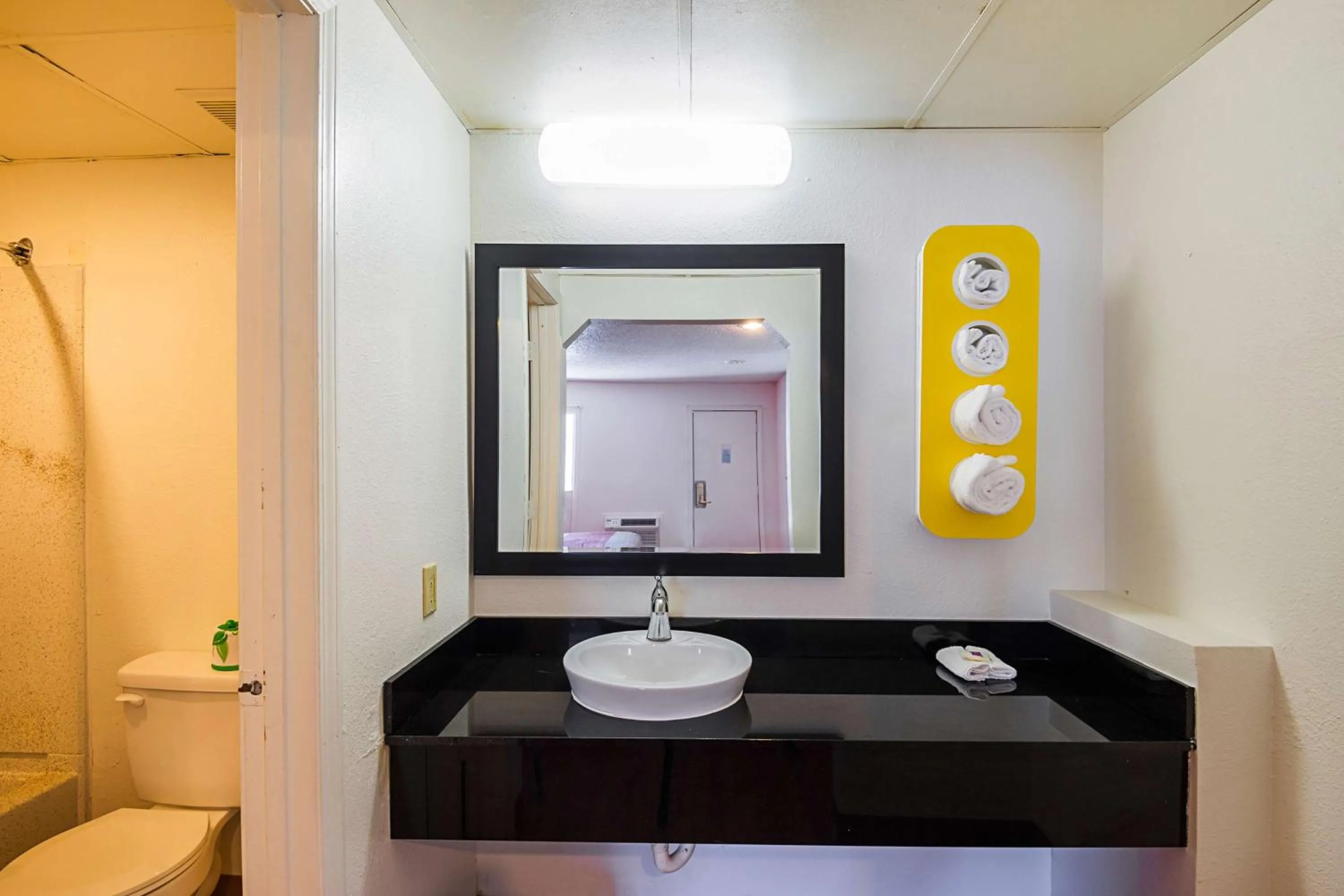 Bathroom in Motel 6-Blue Springs, MO