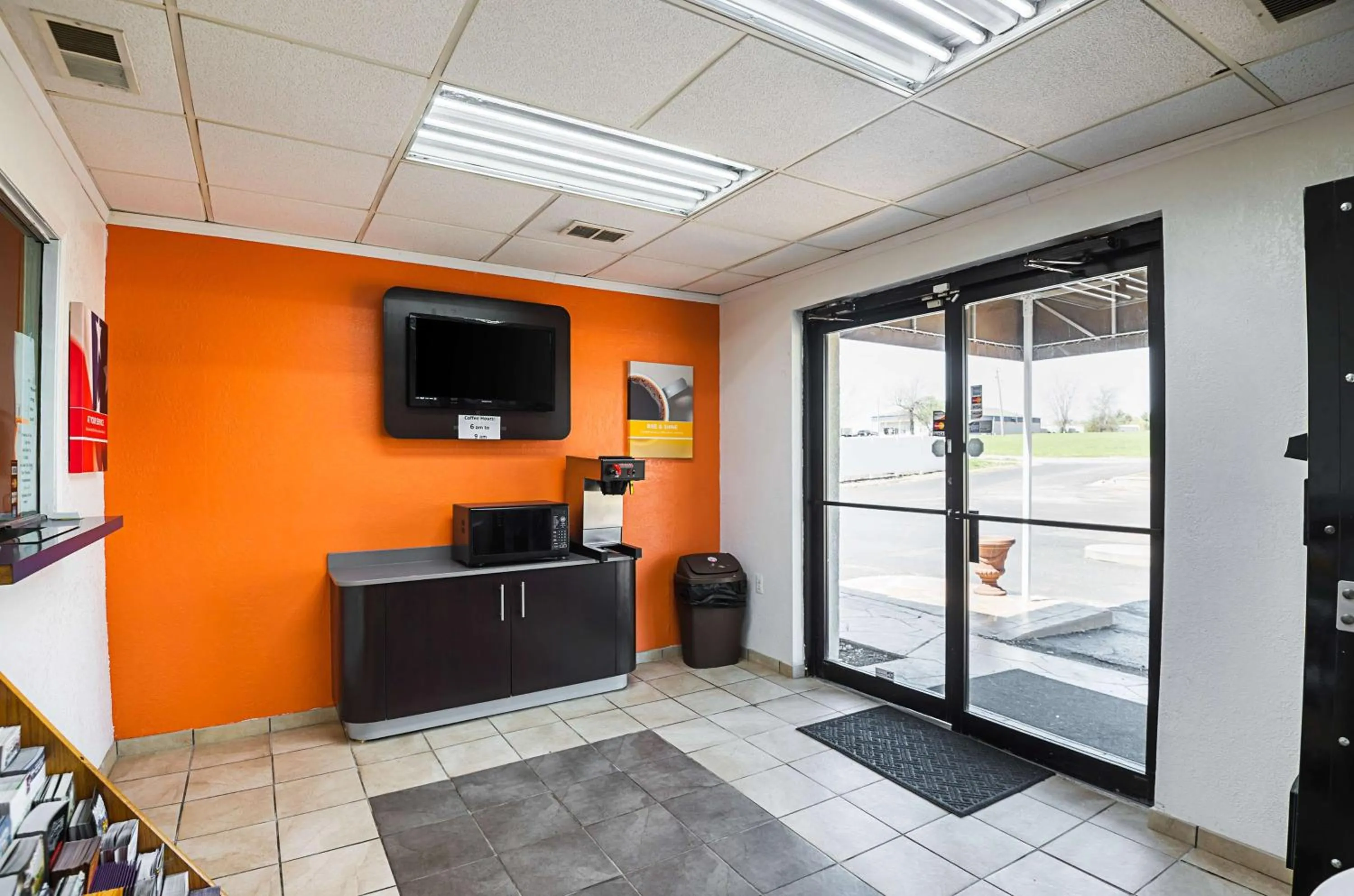 Lobby or reception in Motel 6-Blue Springs, MO