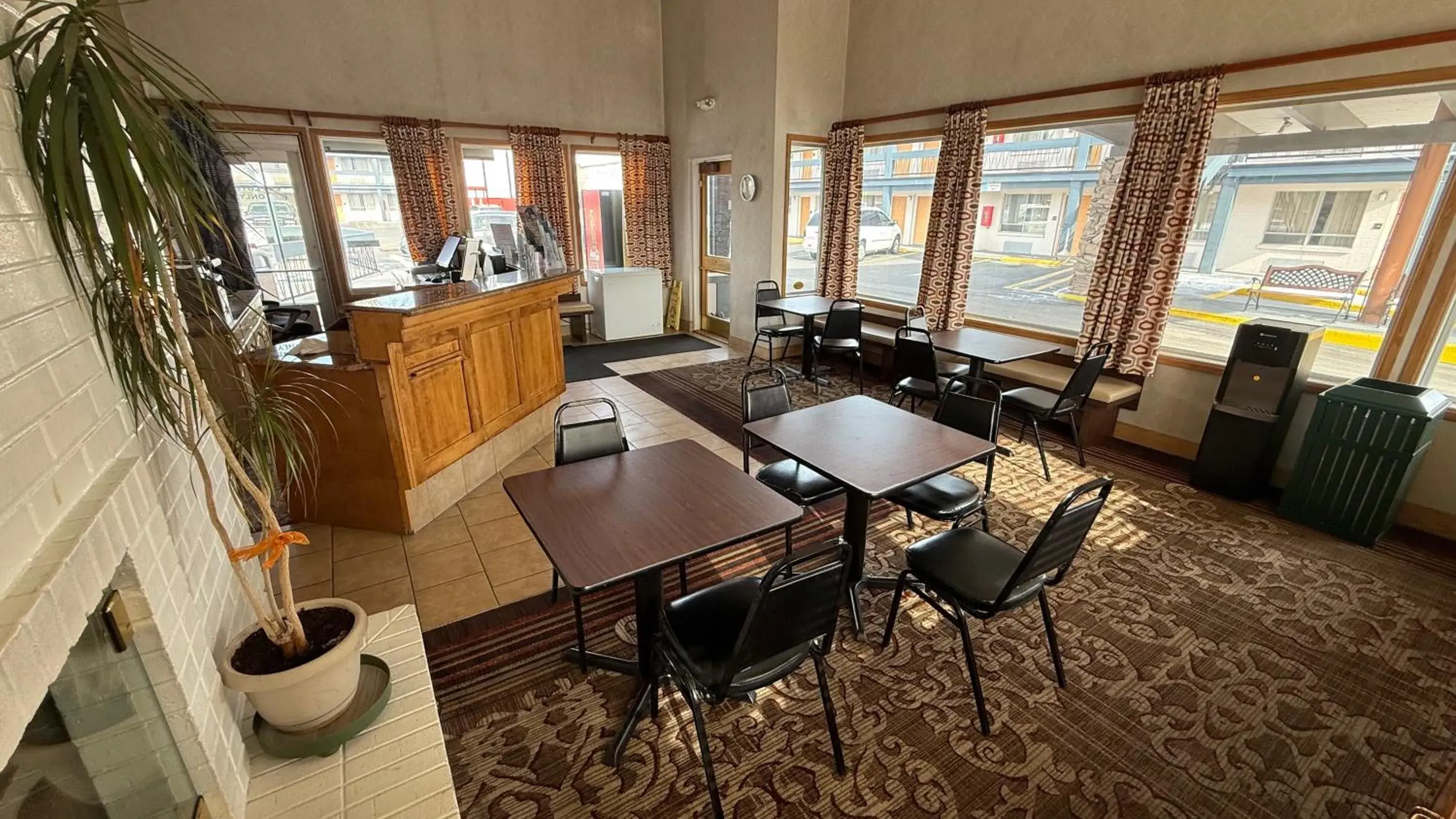 Breakfast in Thunderbird Motel Breakfast in Thunderbird Motel