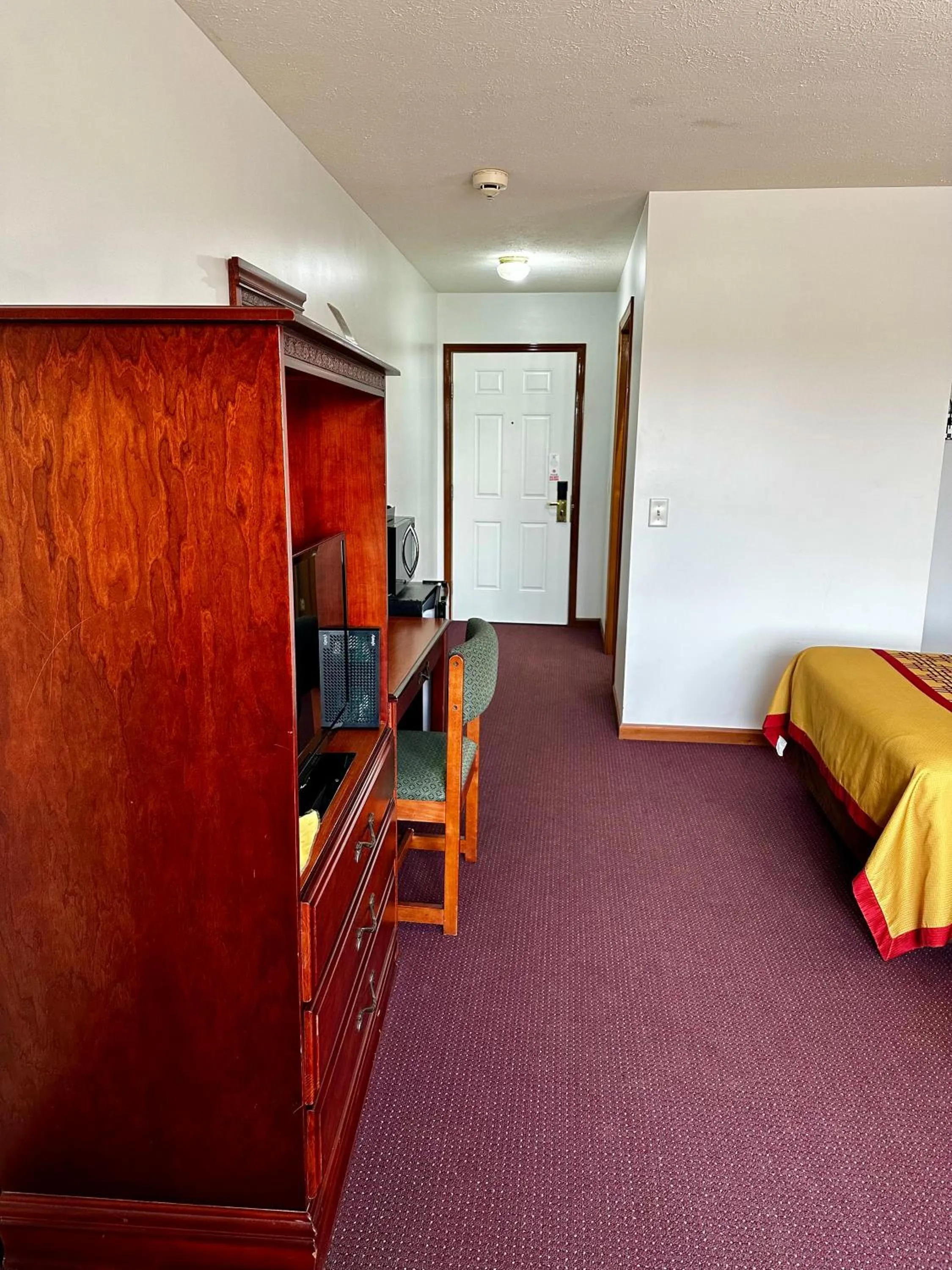 TV and multimedia, Bed in Attica Inn