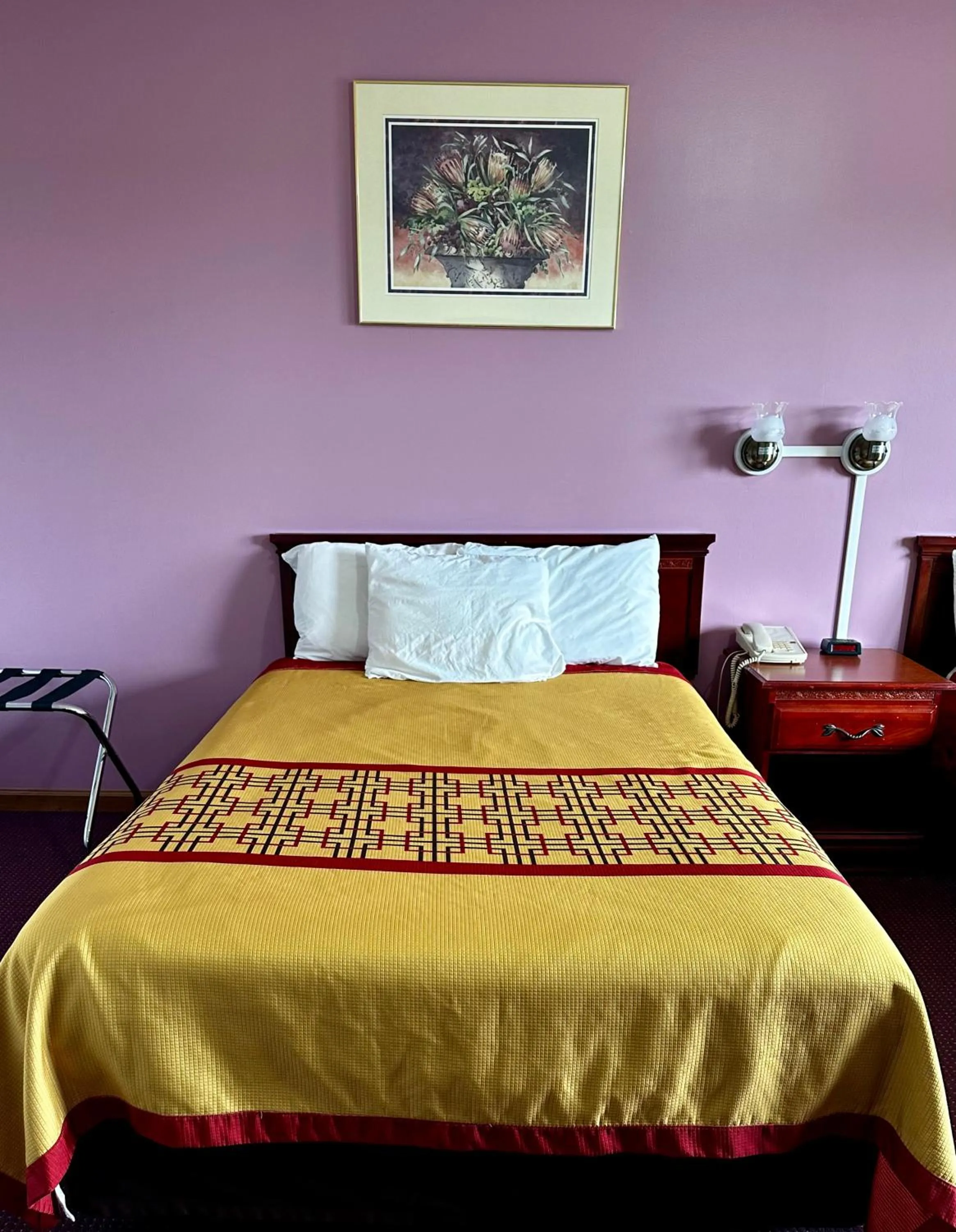 Bedroom, Bed in Attica Inn