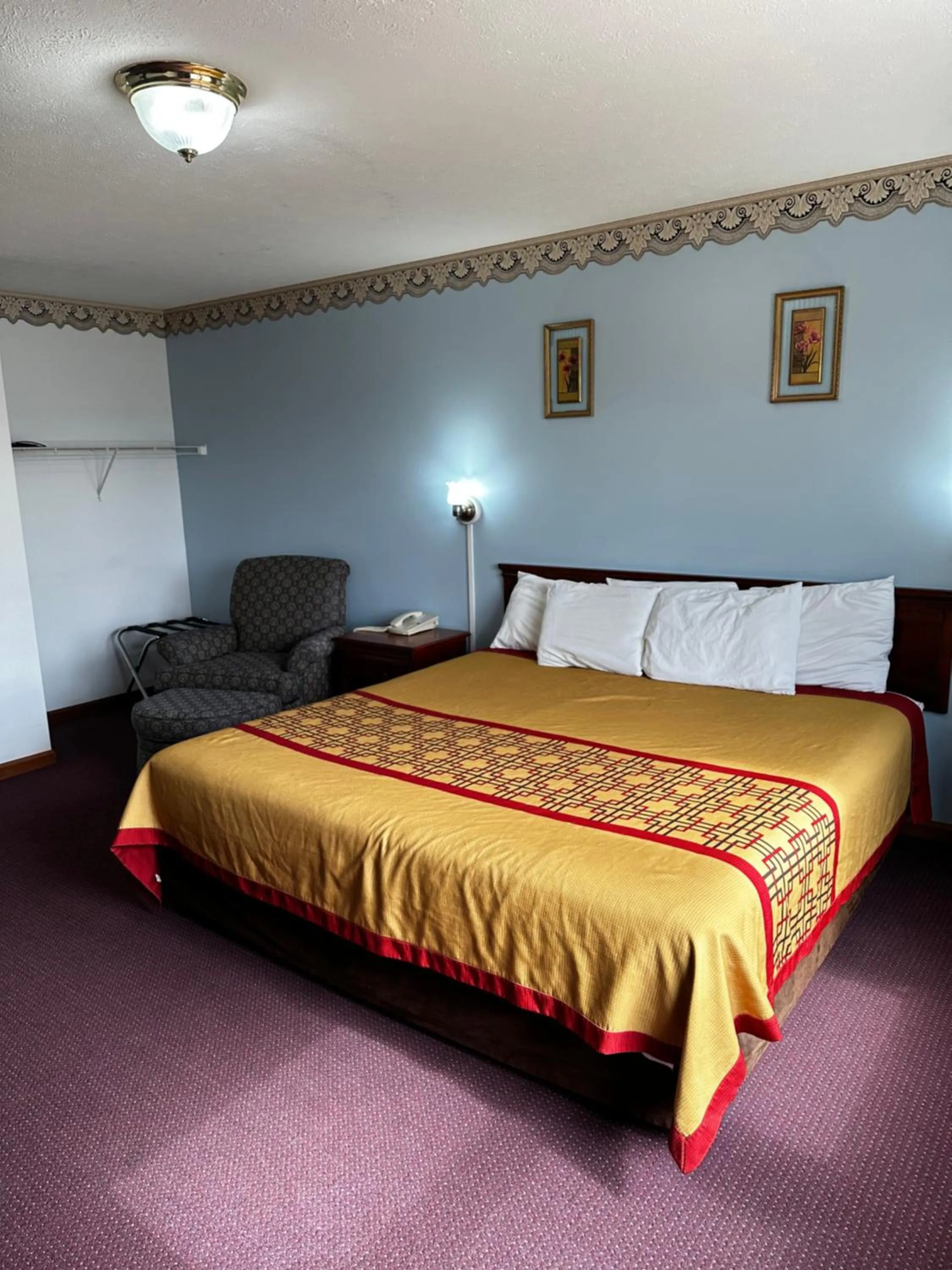 Bedroom, Bed in Attica Inn