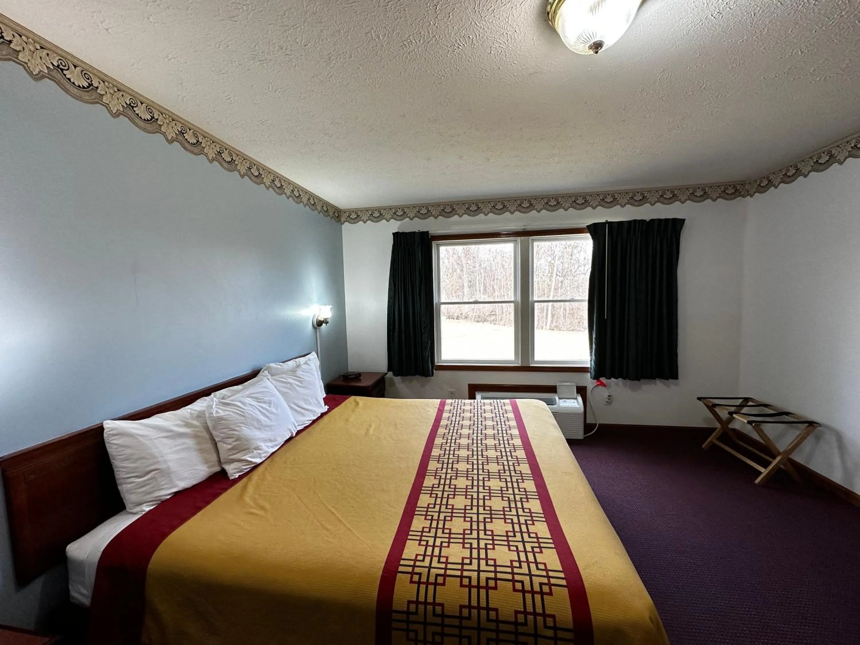 Bedroom, Bed in Attica Inn