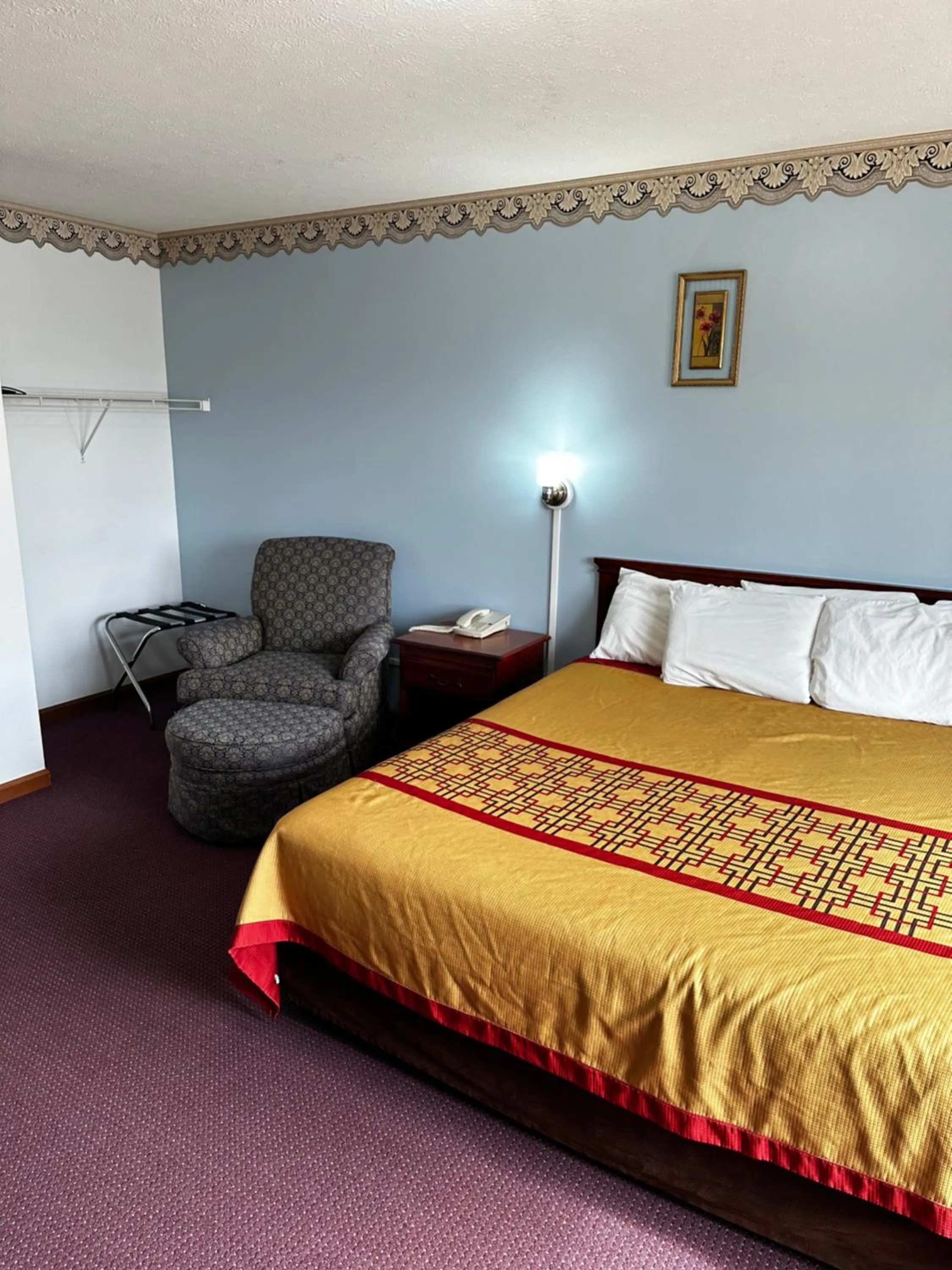 Bedroom, Bed in Attica Inn