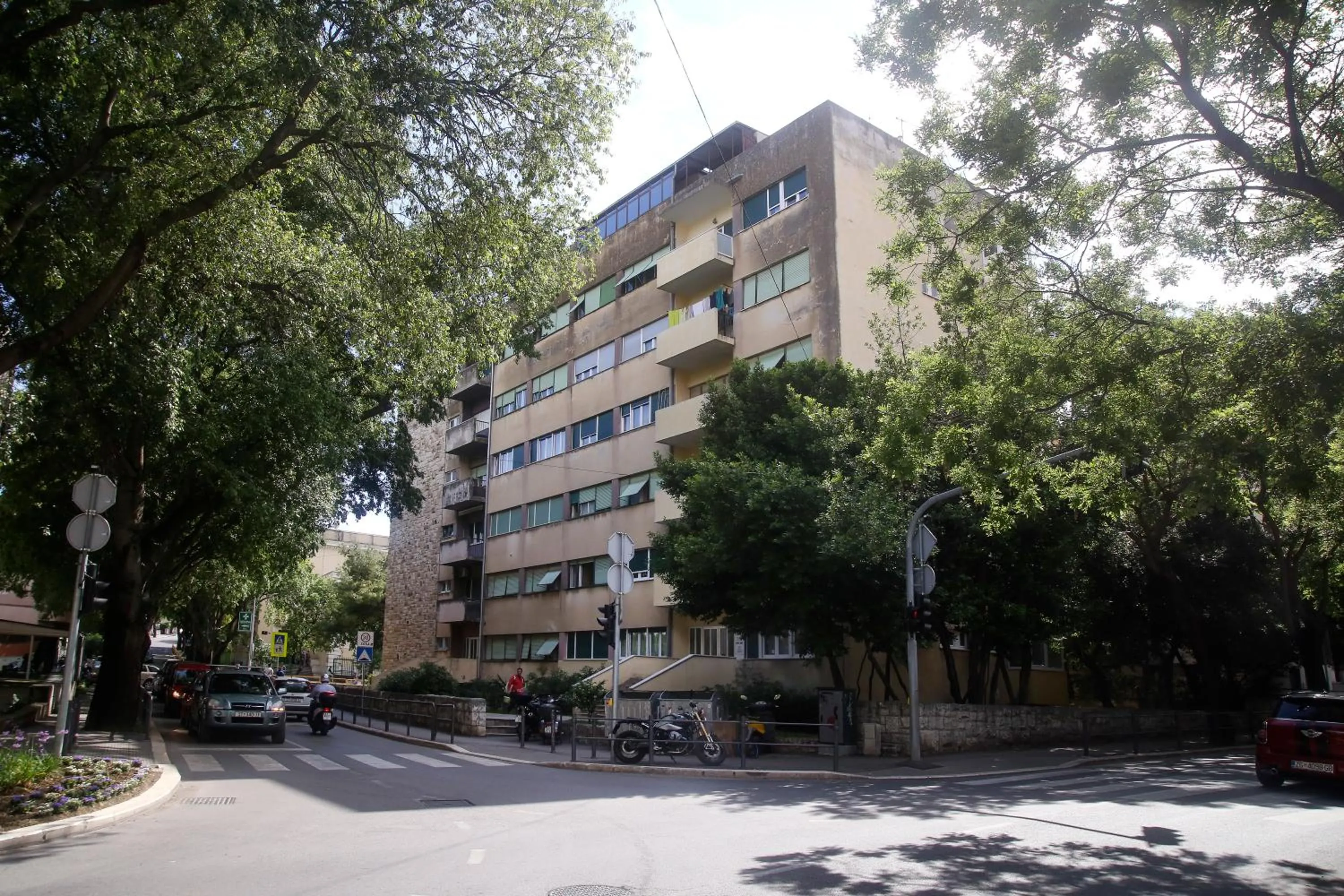 Property building in Apartments HUGO 2