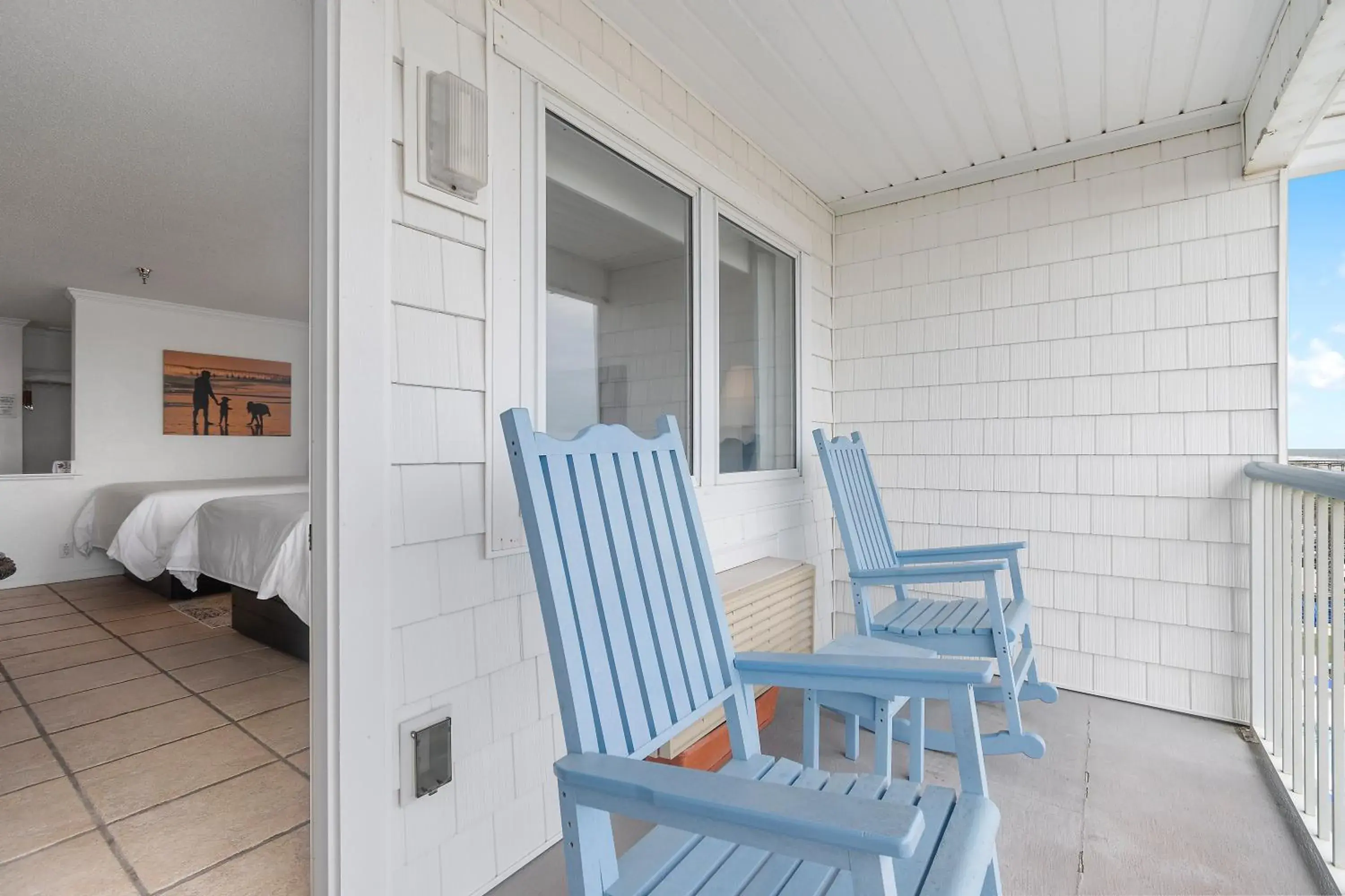 Balcony/Terrace, Bed in Ocean Isle Inn Balcony/Terrace, Bed in Ocean Isle Inn