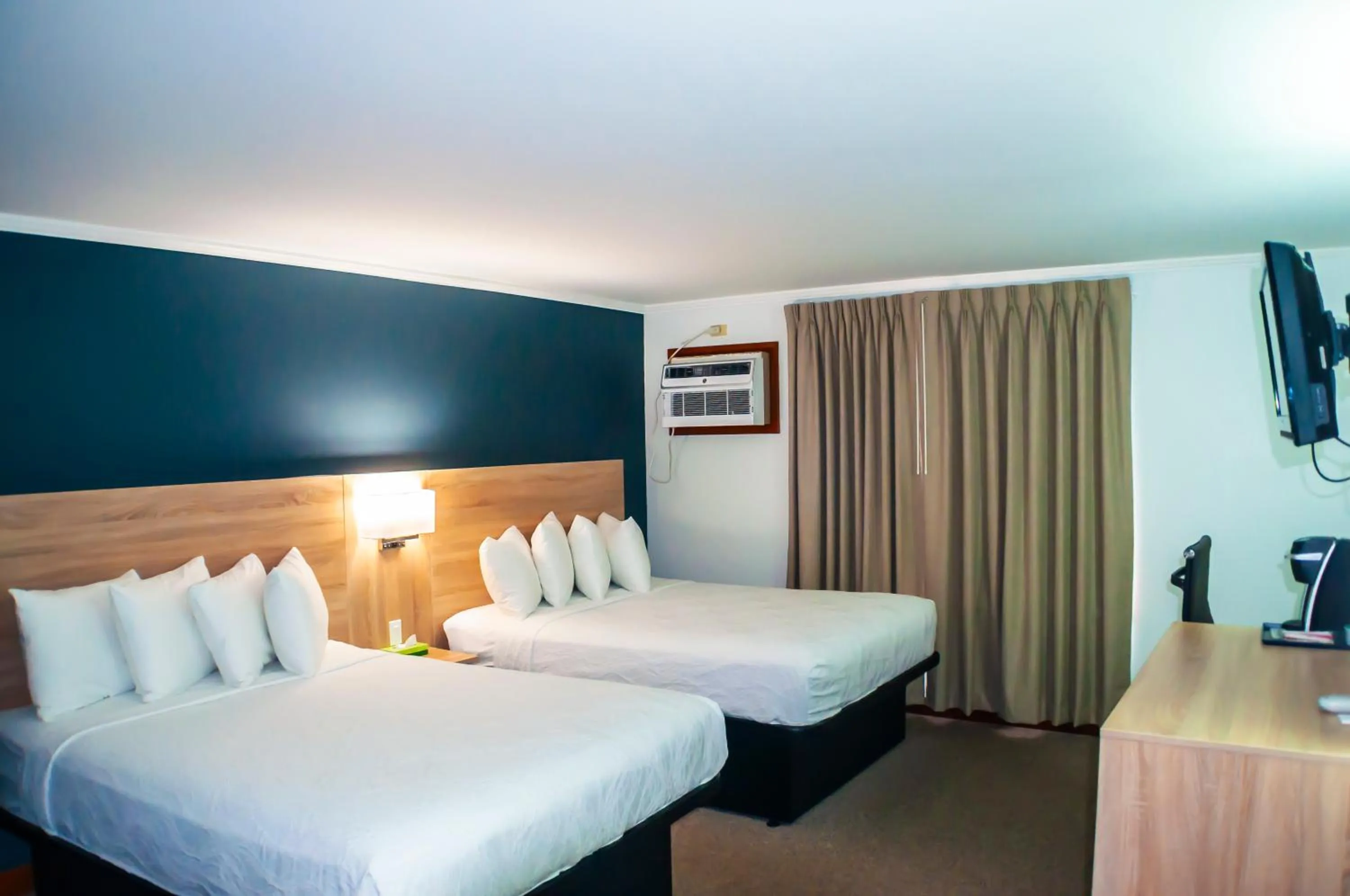 Bed in Towne Lyne Motel