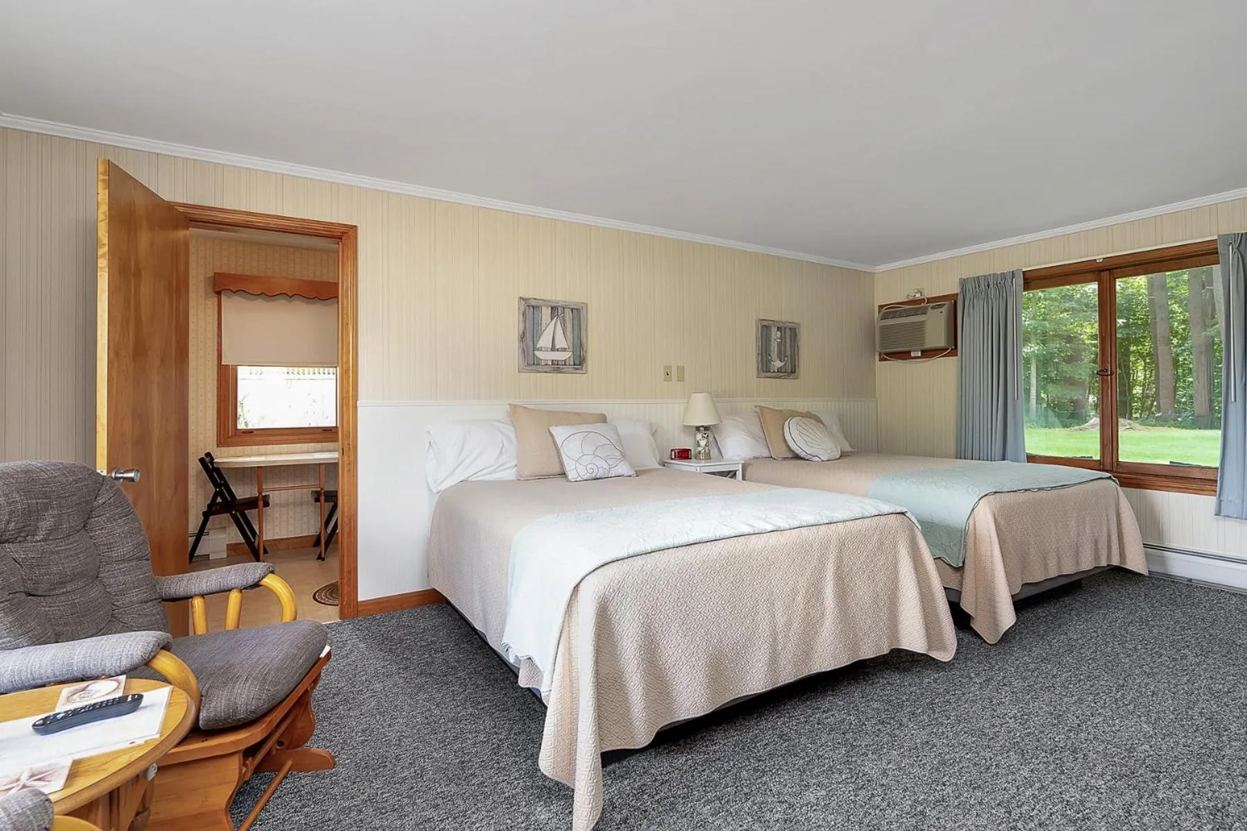 Bed in Towne Lyne Motel