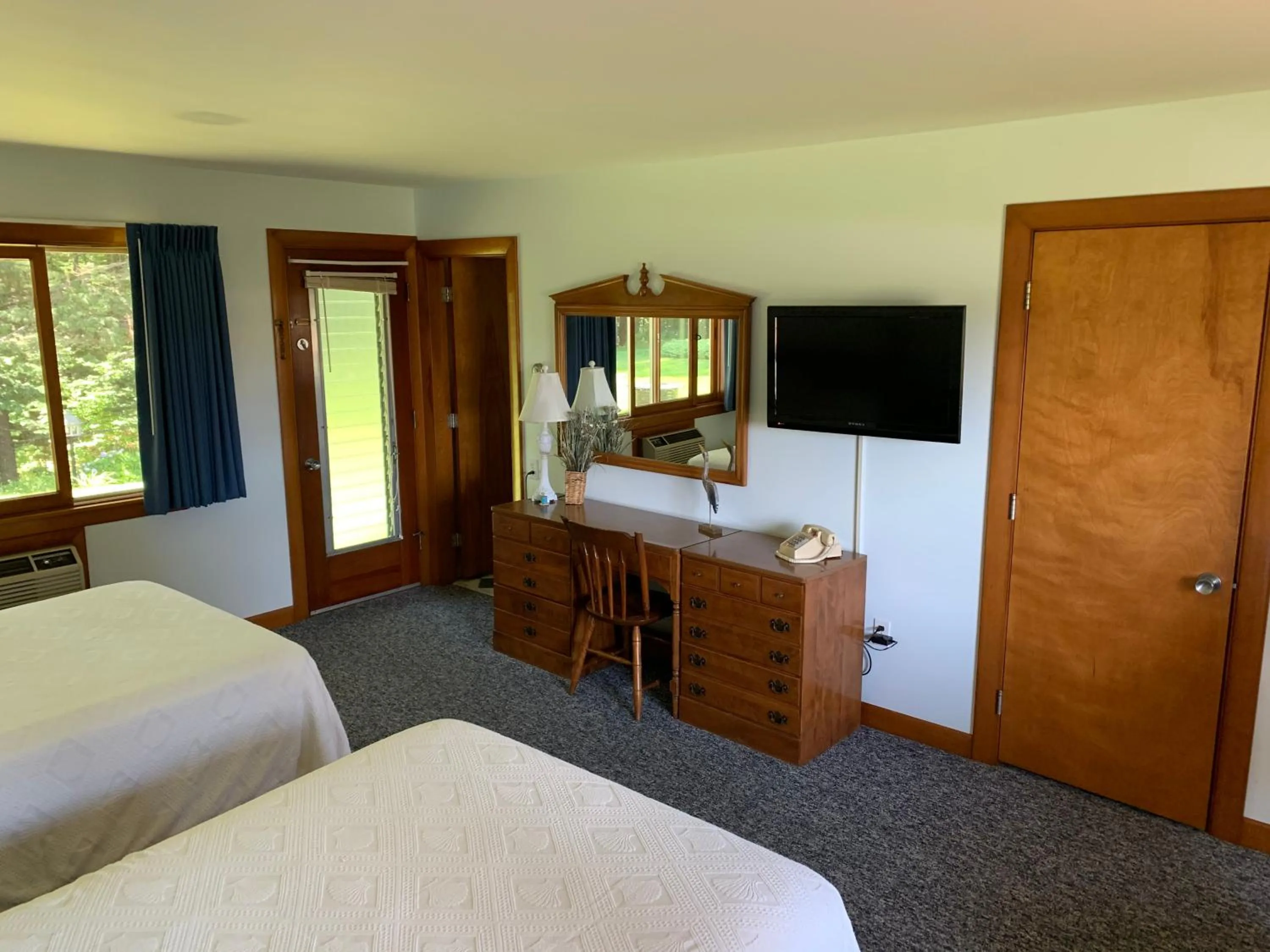 Bed in Towne Lyne Motel