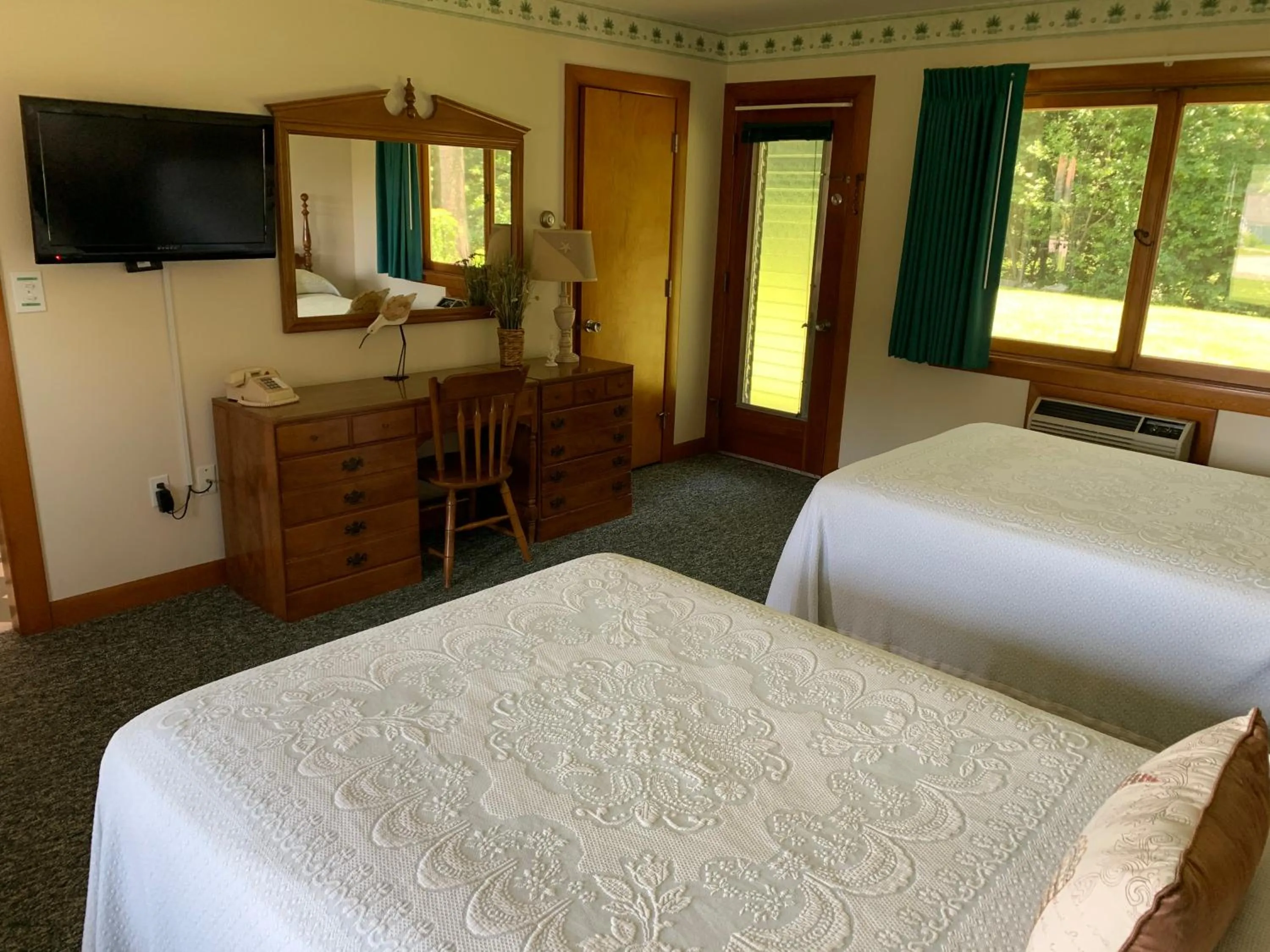 Bed in Towne Lyne Motel