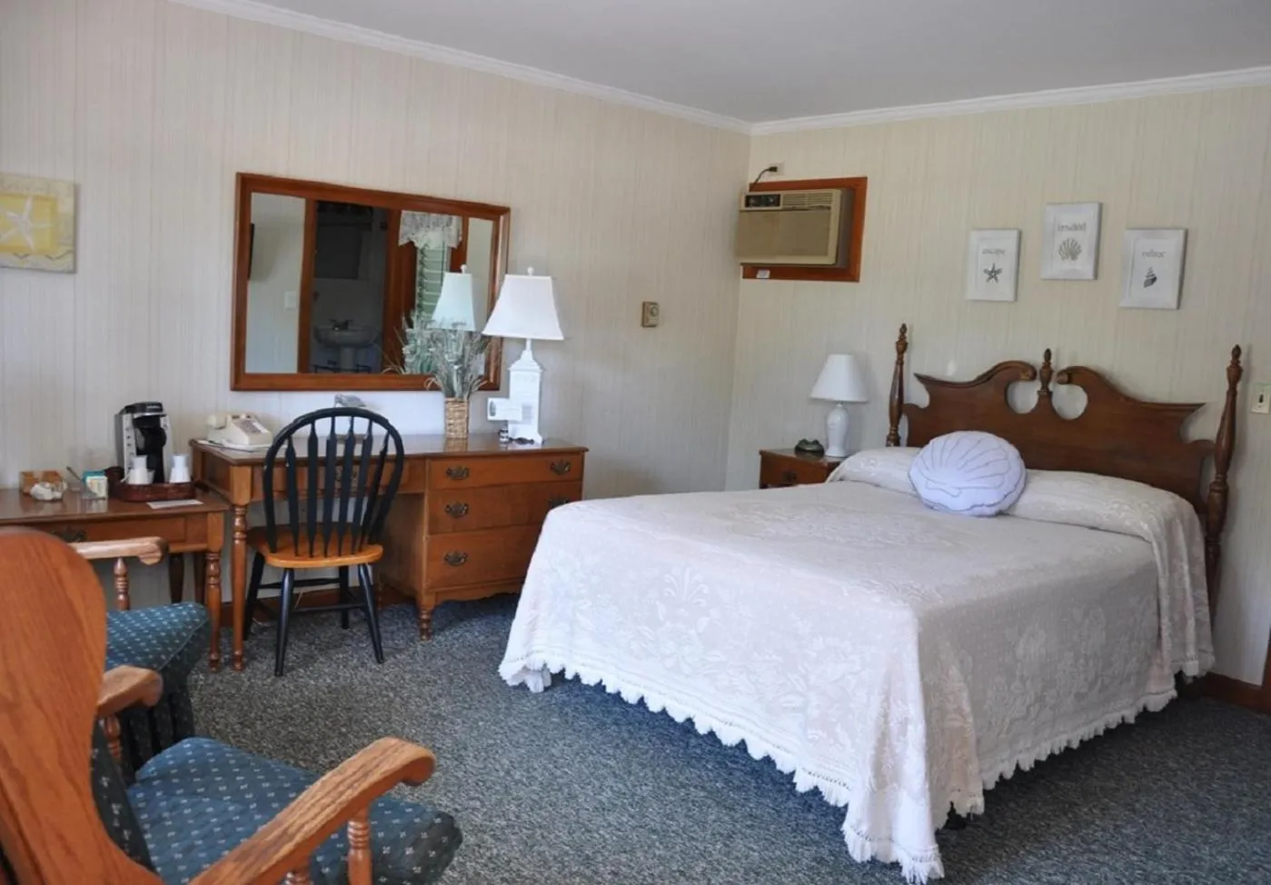 Bed in Towne Lyne Motel