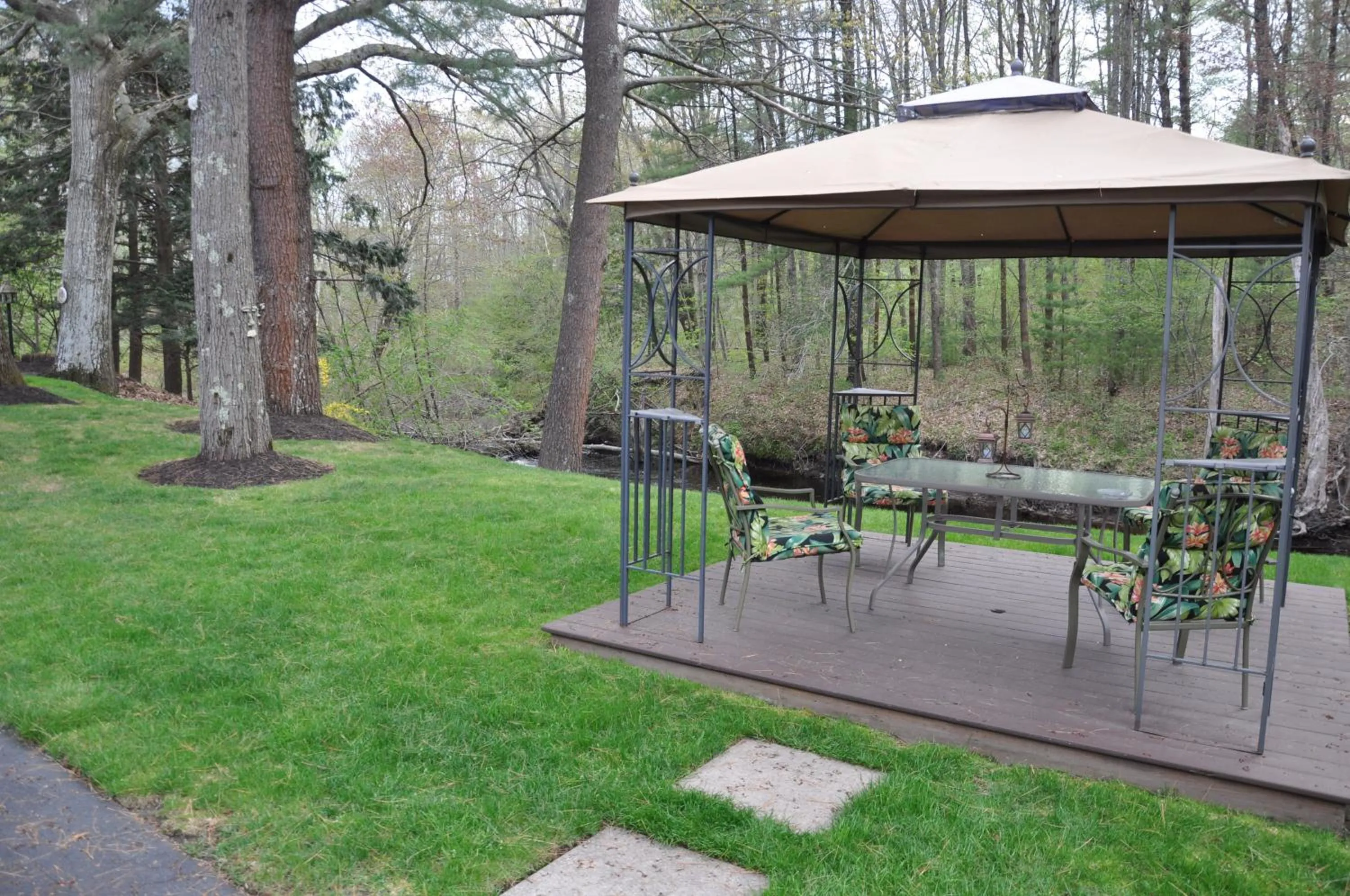 Patio in Towne Lyne Motel