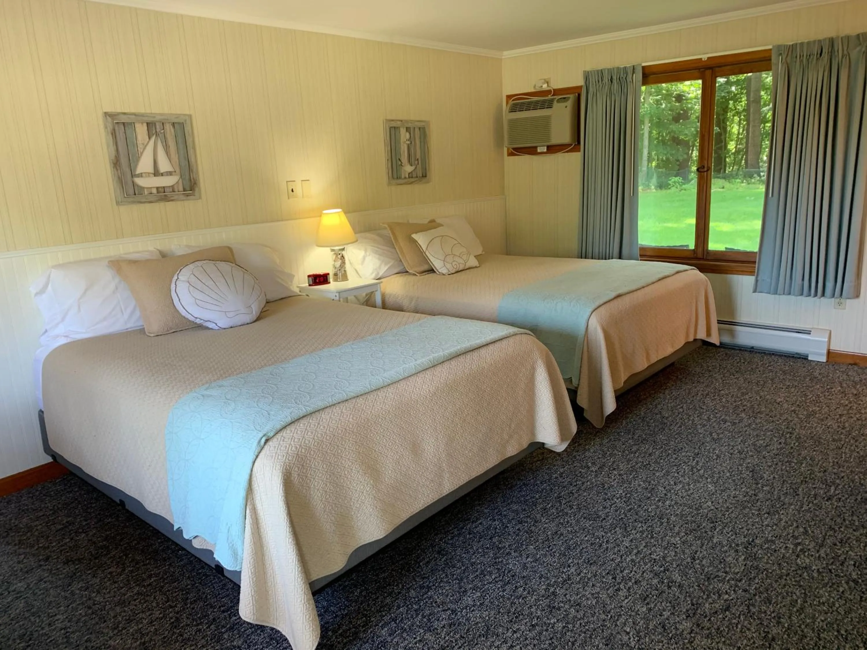 Bed in Towne Lyne Motel