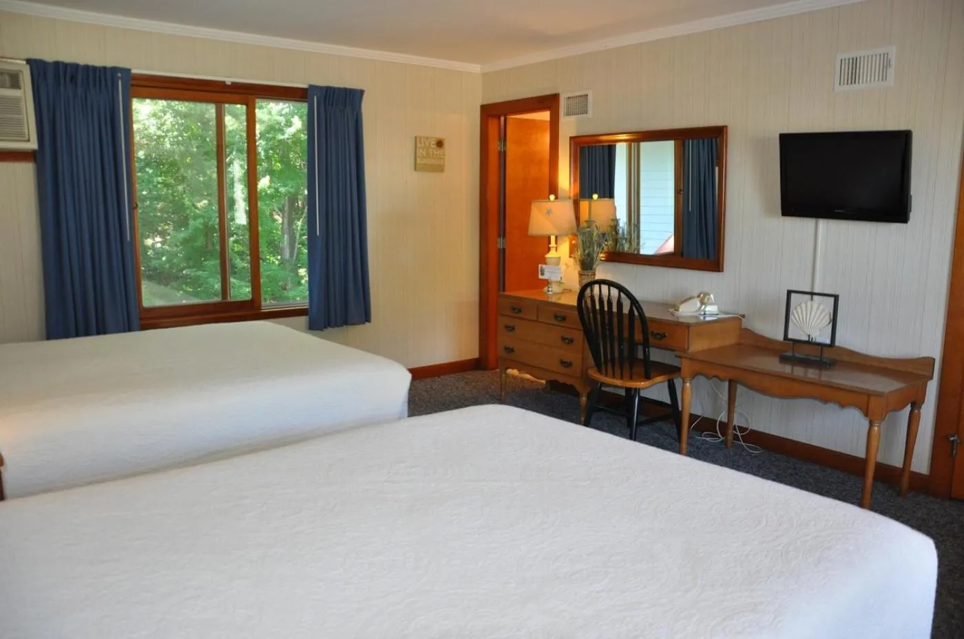 Bed in Towne Lyne Motel