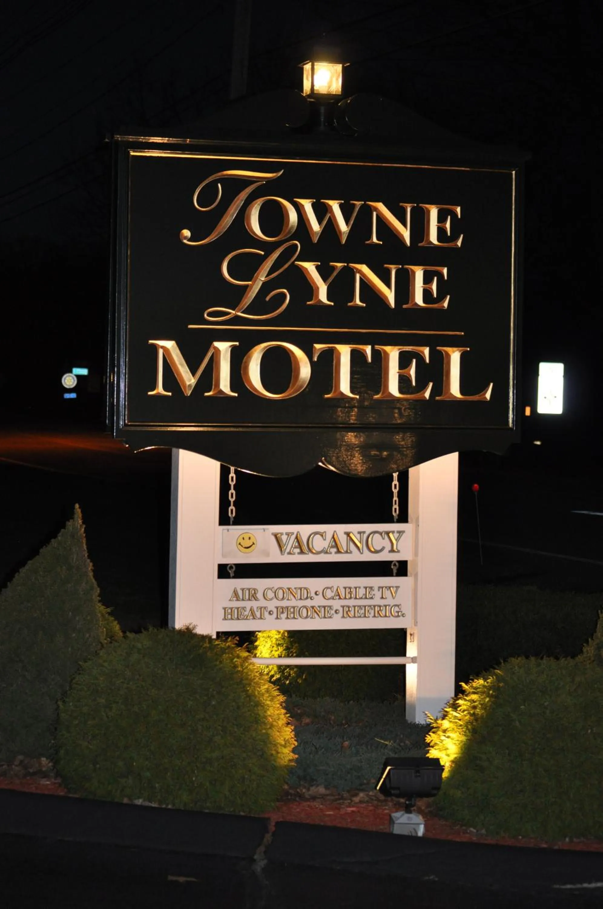 Property logo or sign in Towne Lyne Motel