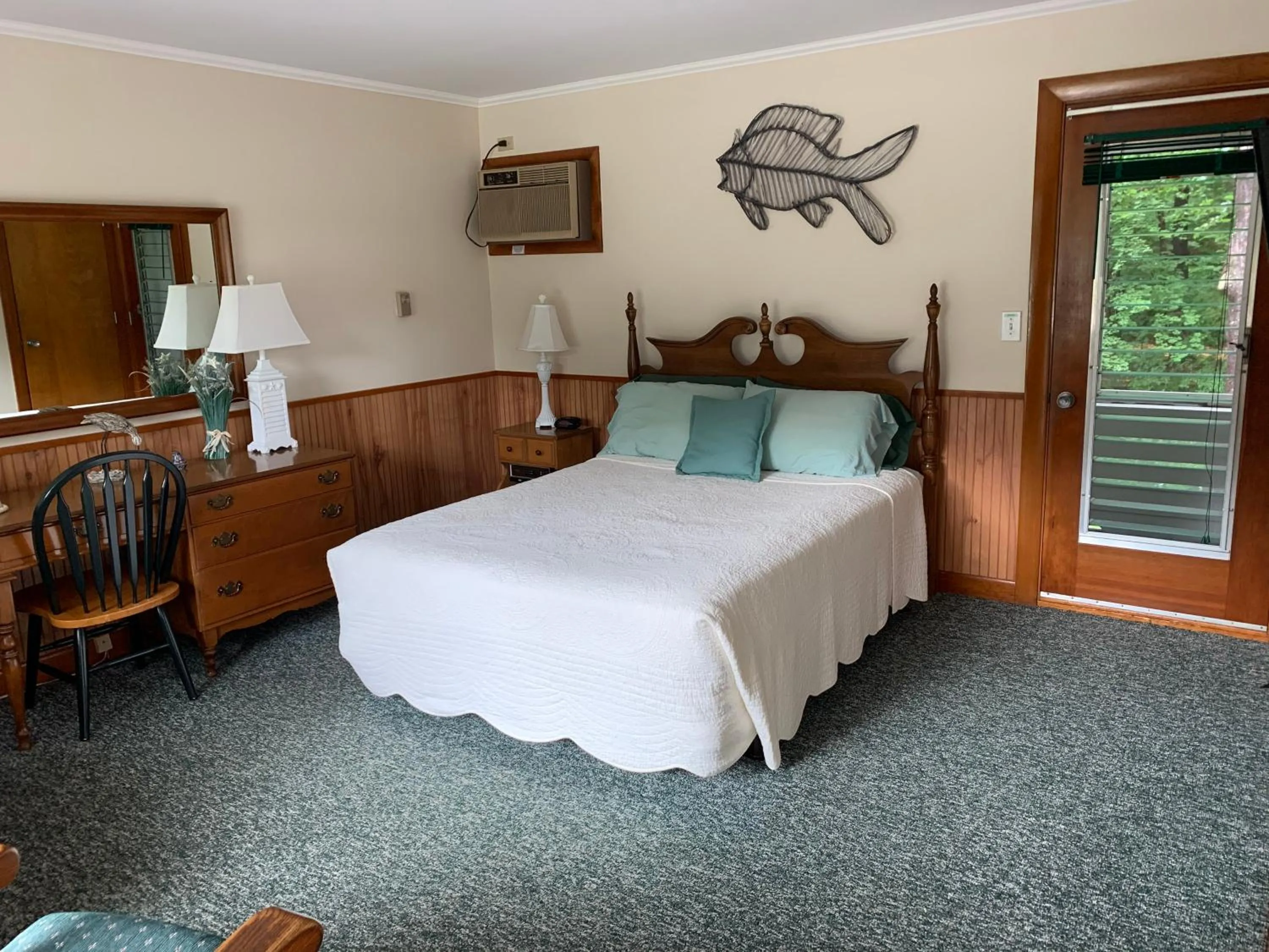 Bed in Towne Lyne Motel