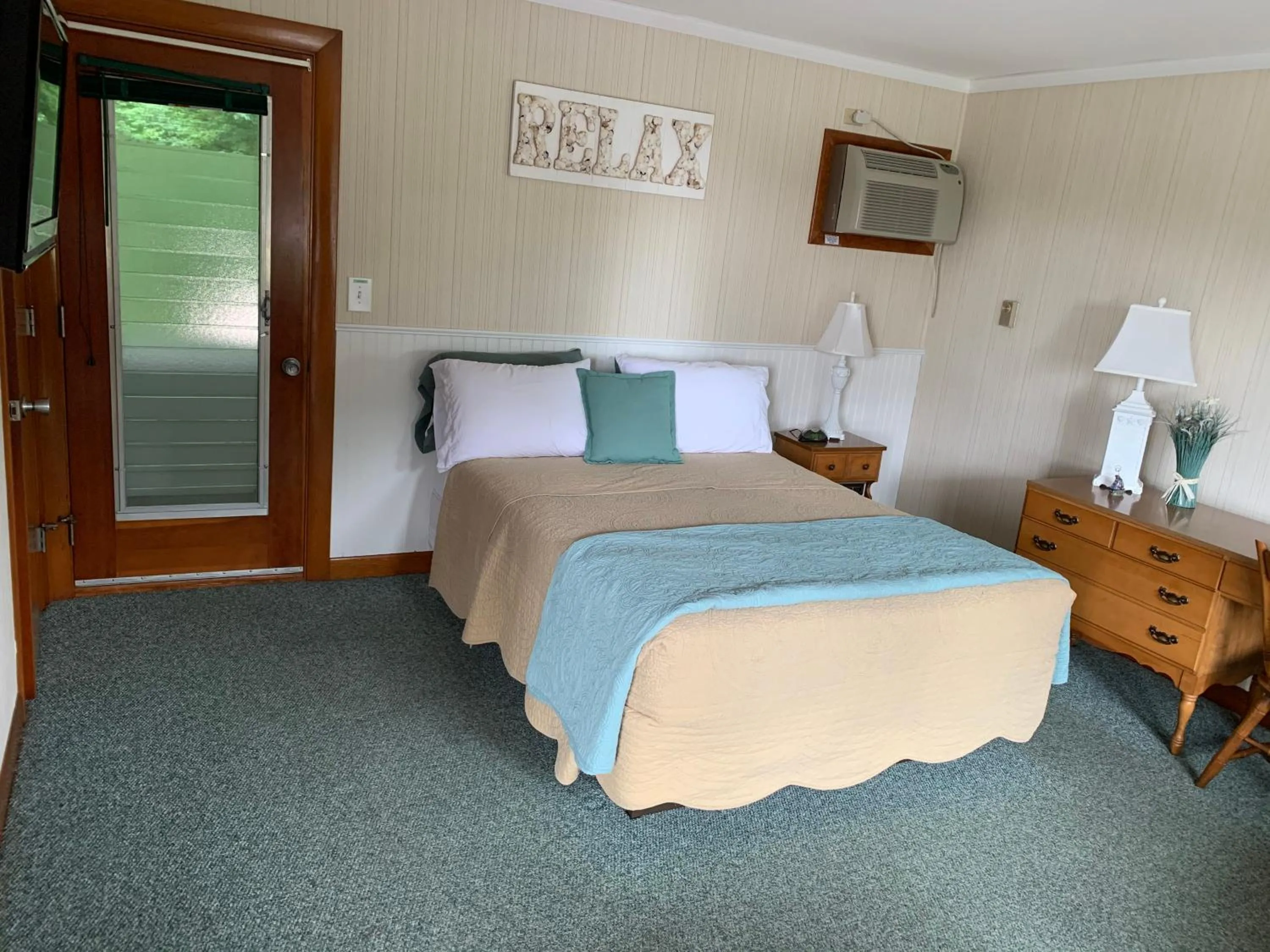 Bed in Towne Lyne Motel