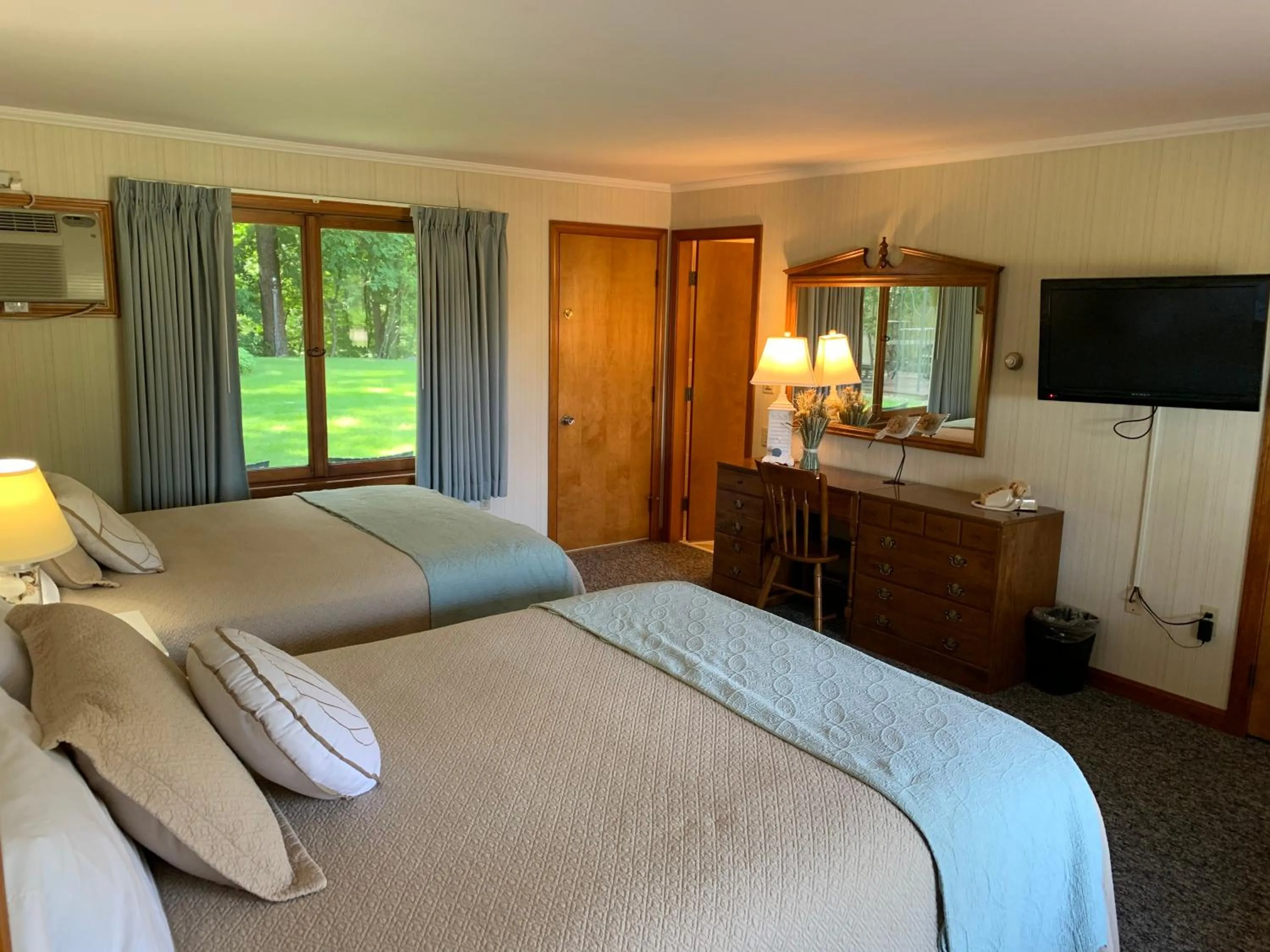 Bed in Towne Lyne Motel