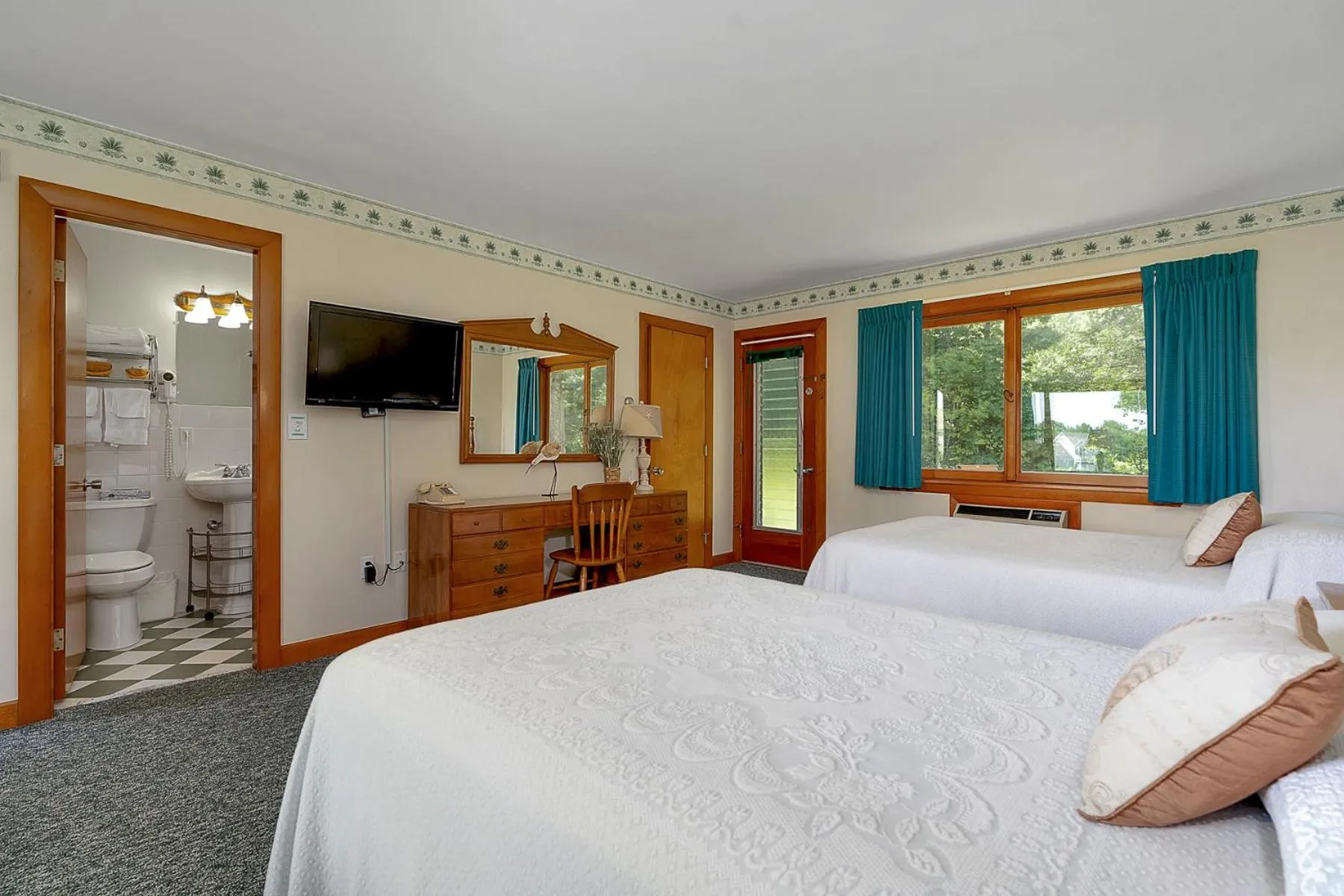 Bed in Towne Lyne Motel