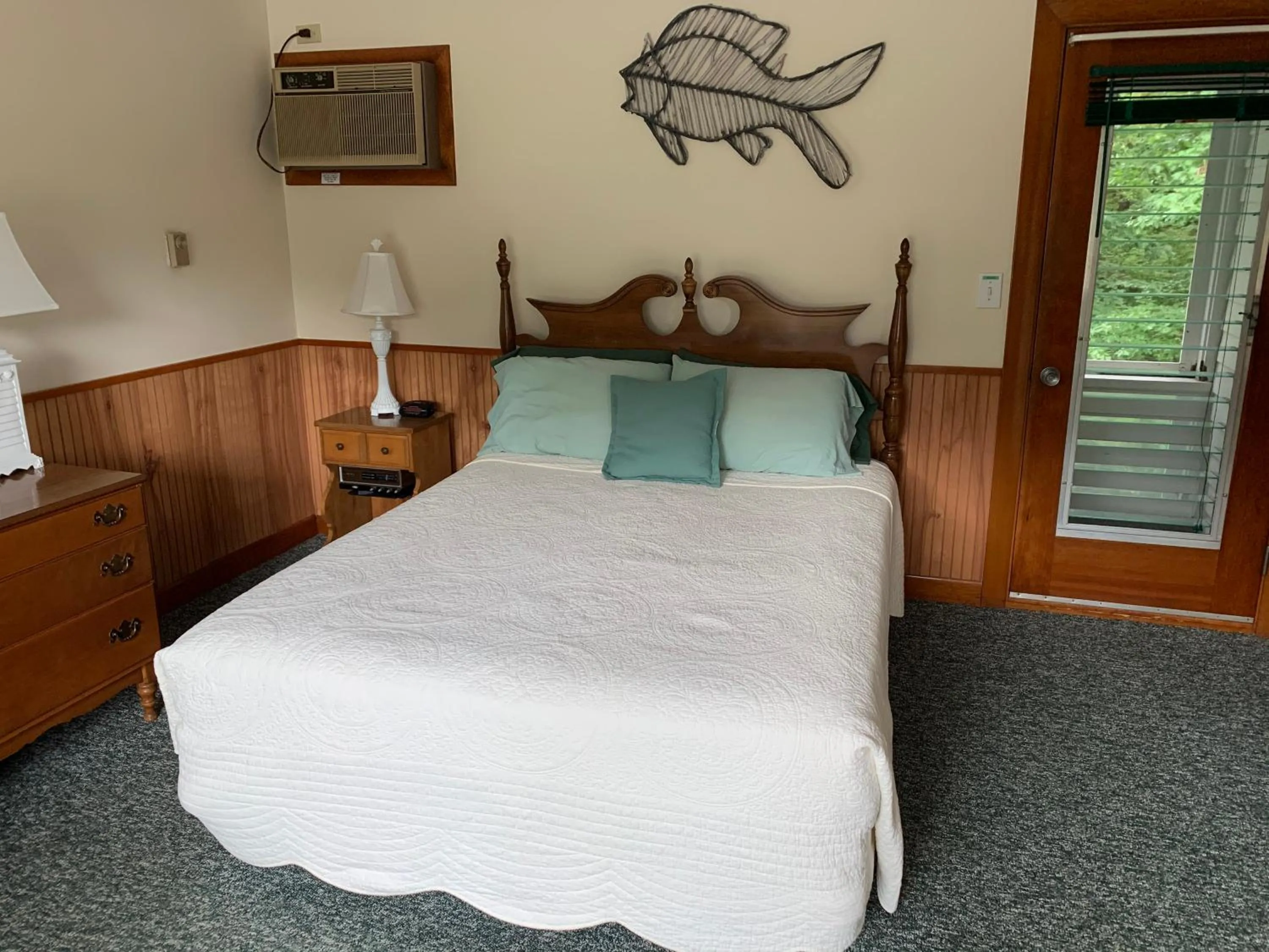 Bed in Towne Lyne Motel