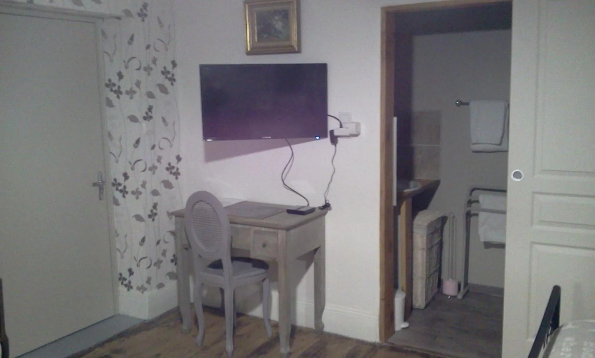 TV and multimedia in Maison de ville au pied de la Montagne Noire