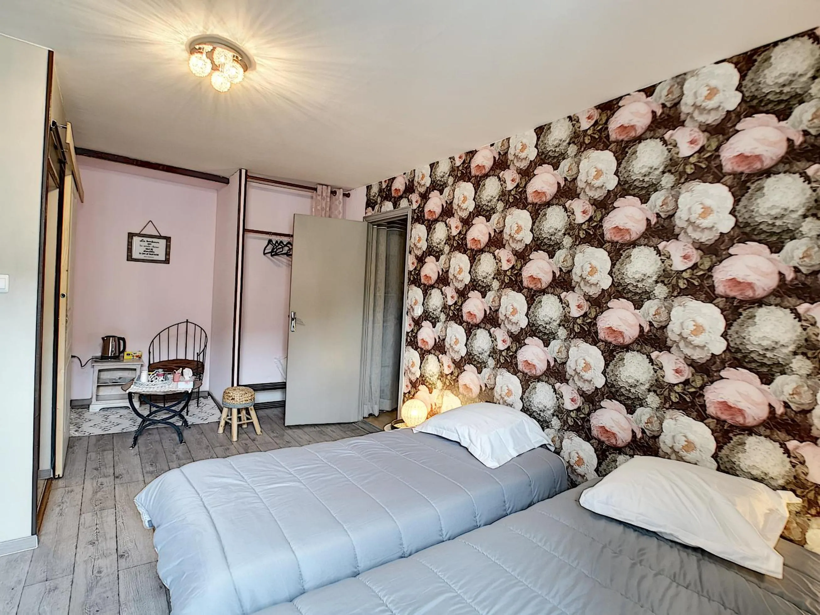 Photo of the whole room, Bed in Maison de ville au pied de la Montagne Noire
