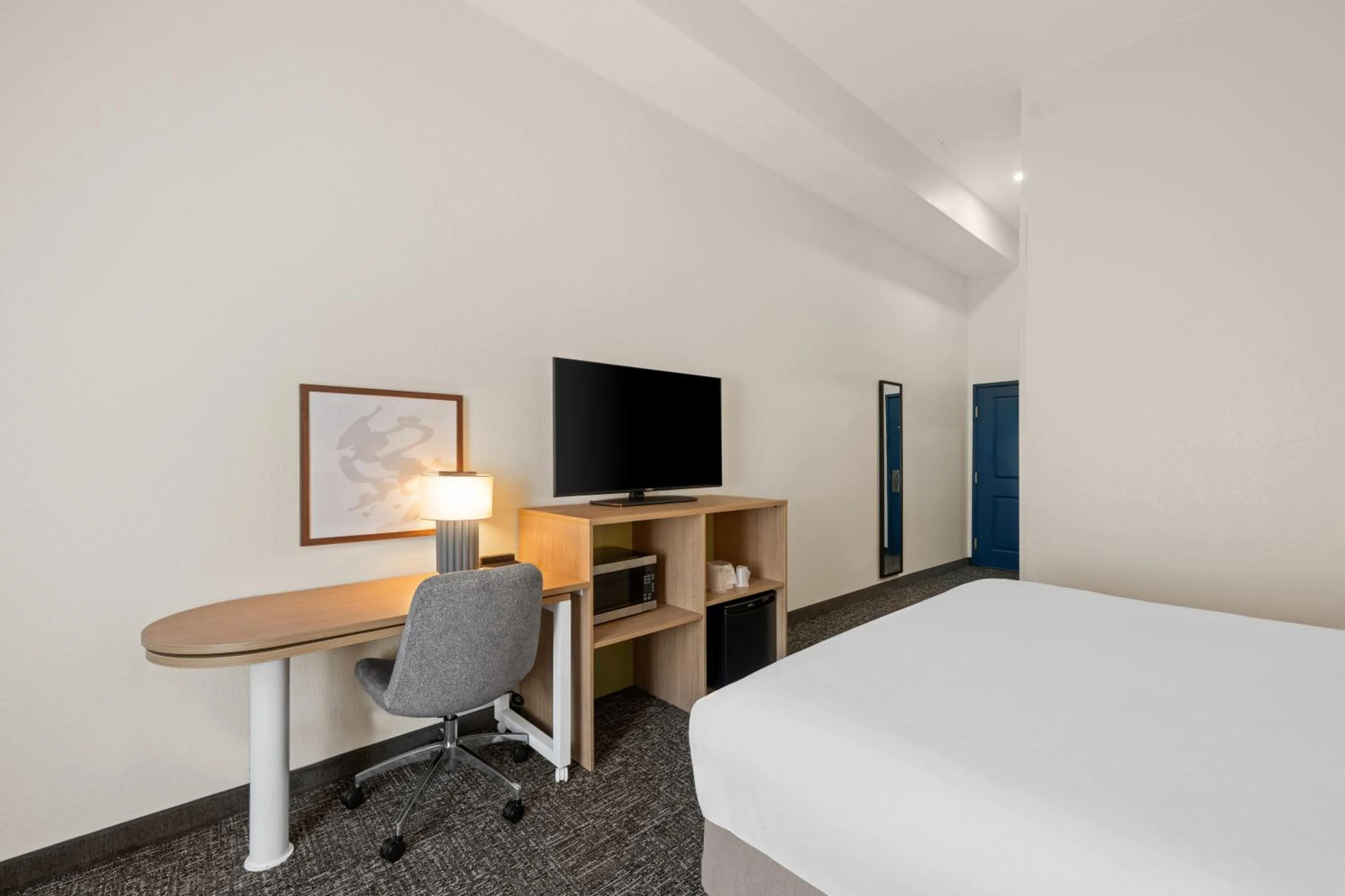 Photo of the whole room, Bed in Spark by Hilton Homewood Birmingham