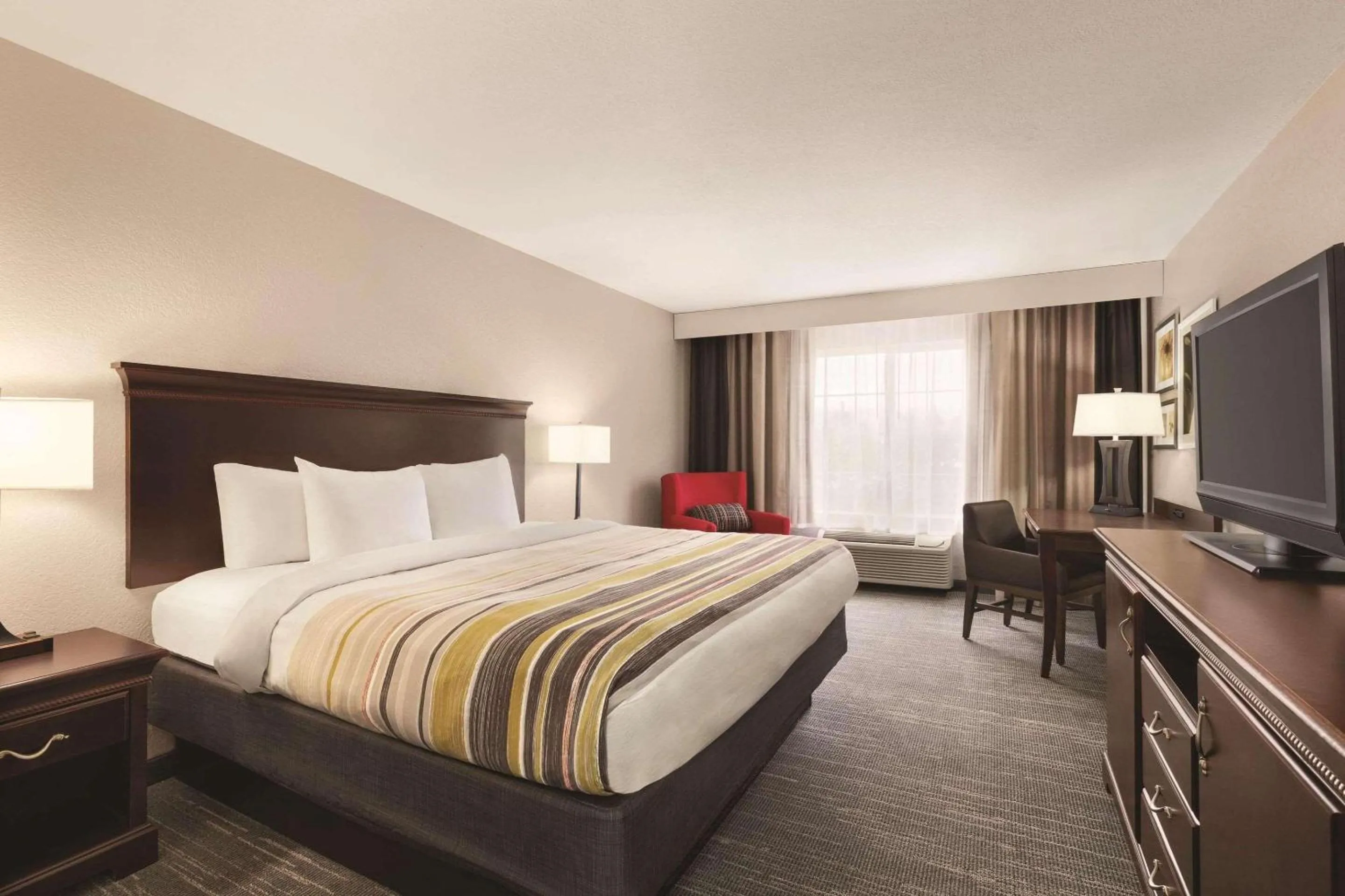 Bedroom in Country Inn & Suites by Radisson, Homewood, AL