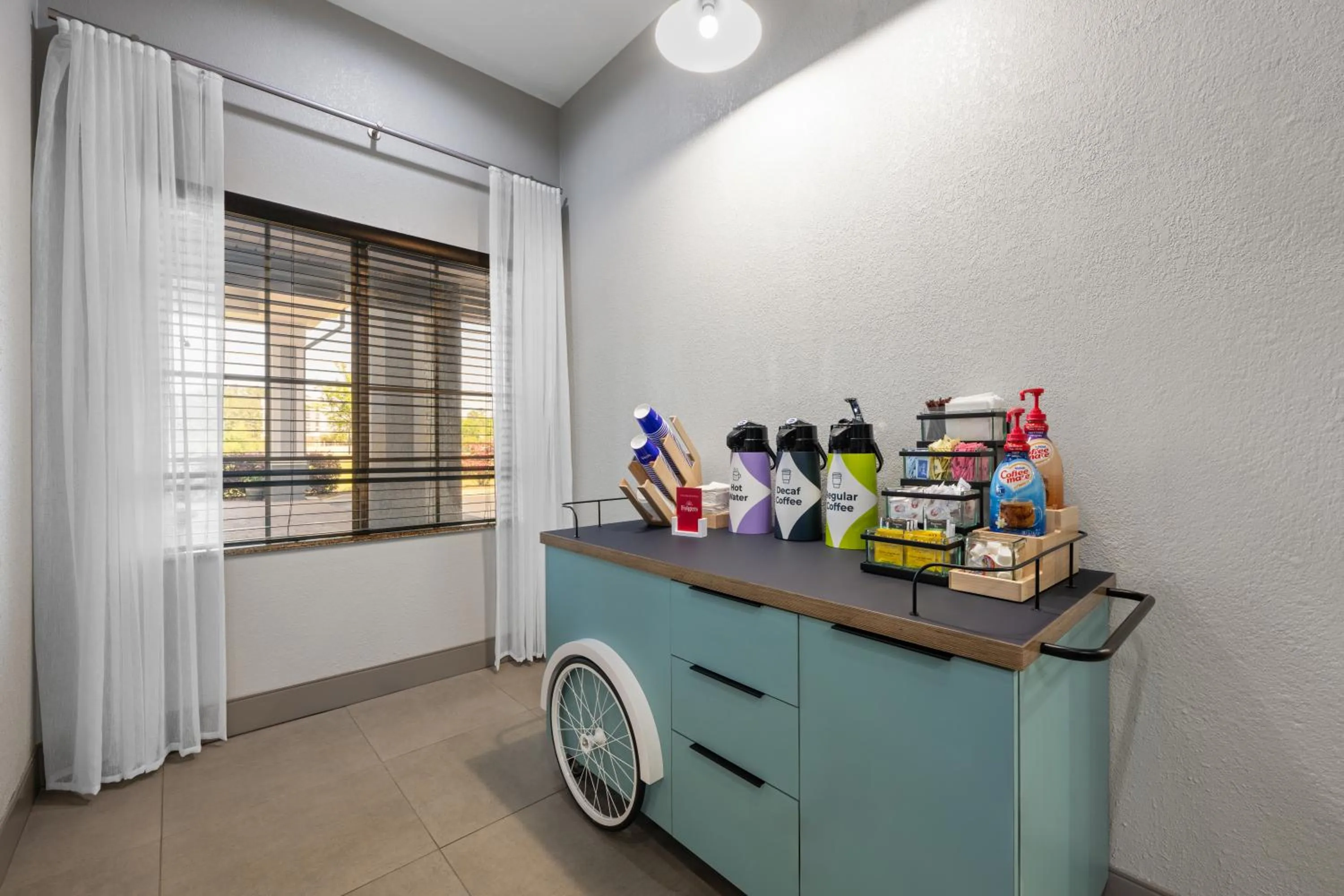 Coffee/tea facilities in Spark by Hilton Homewood Birmingham