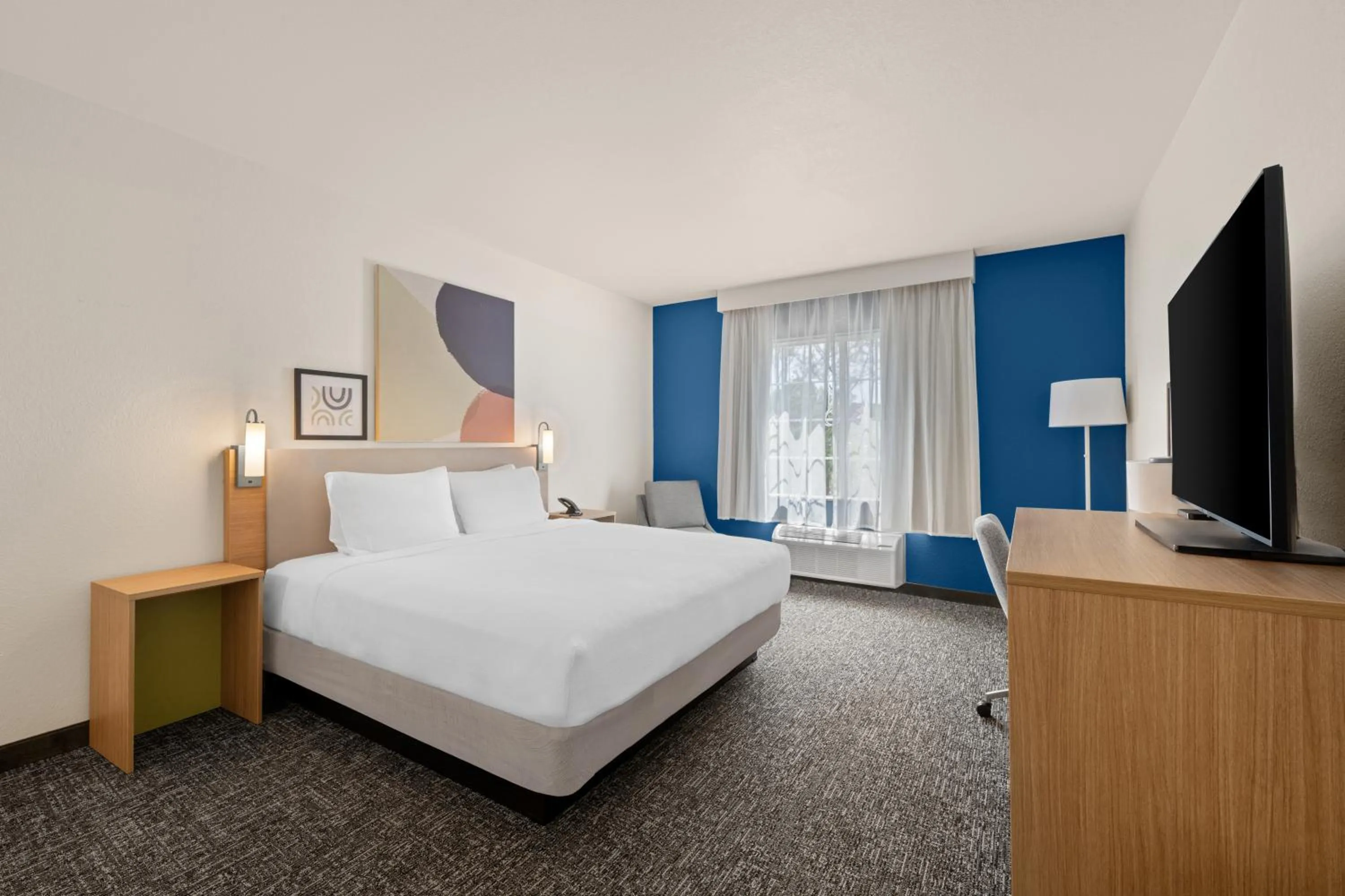 Photo of the whole room, Bed in Spark by Hilton Homewood Birmingham
