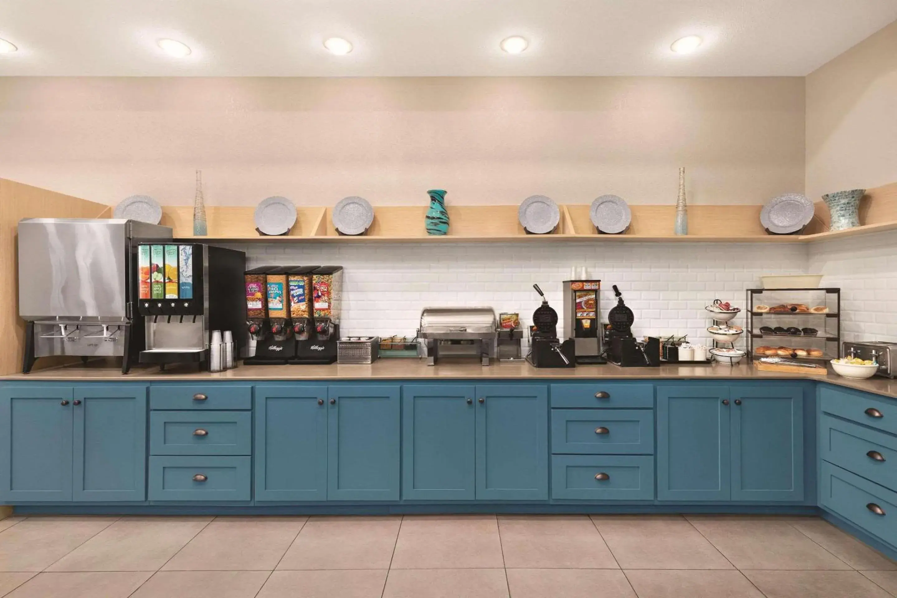 Breakfast in Country Inn & Suites by Radisson, Homewood, AL Breakfast in Country Inn & Suites by Radisson, Homewood, AL