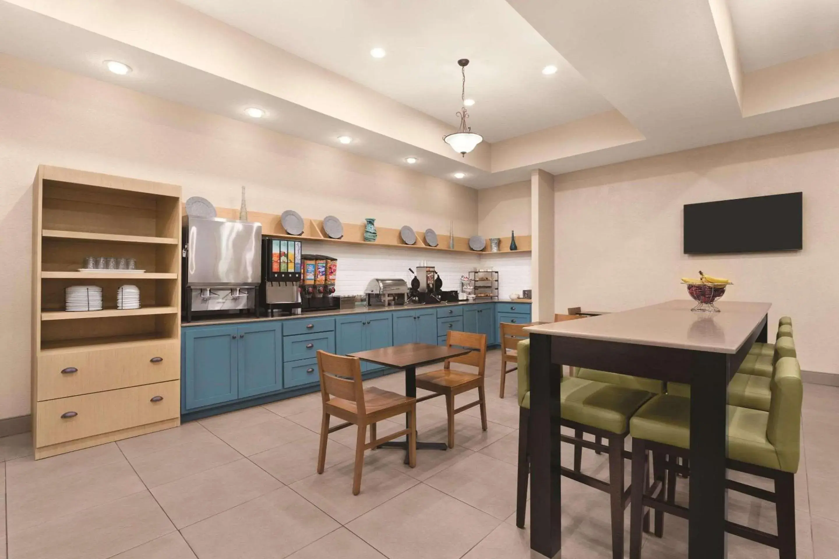 Breakfast in Country Inn & Suites by Radisson, Homewood, AL Breakfast in Country Inn & Suites by Radisson, Homewood, AL