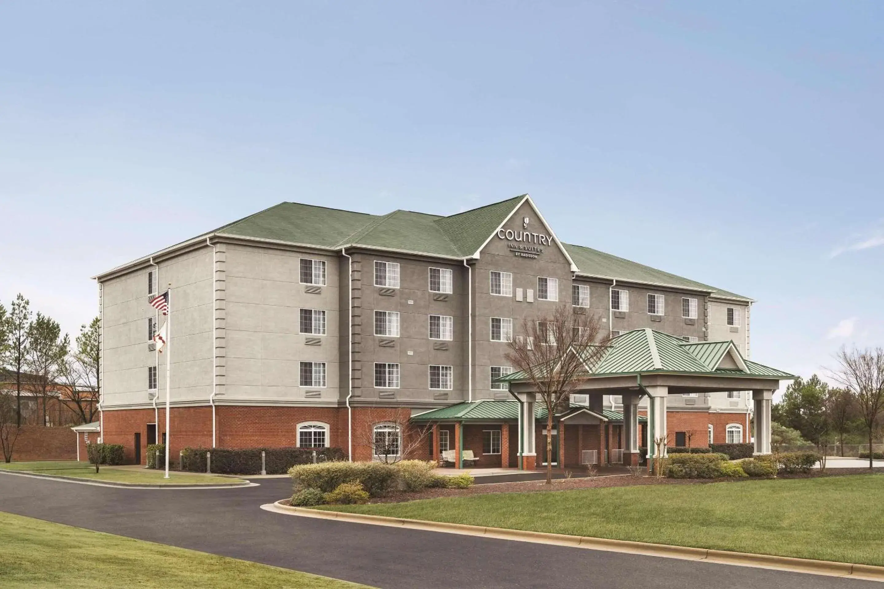 Property building in Country Inn & Suites by Radisson, Homewood, AL Property building in Country Inn & Suites by Radisson, Homewood, AL