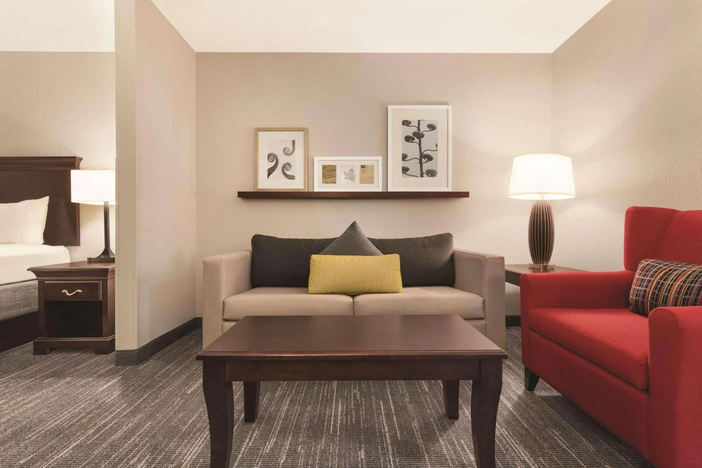 Bedroom in Country Inn & Suites by Radisson, Homewood, AL