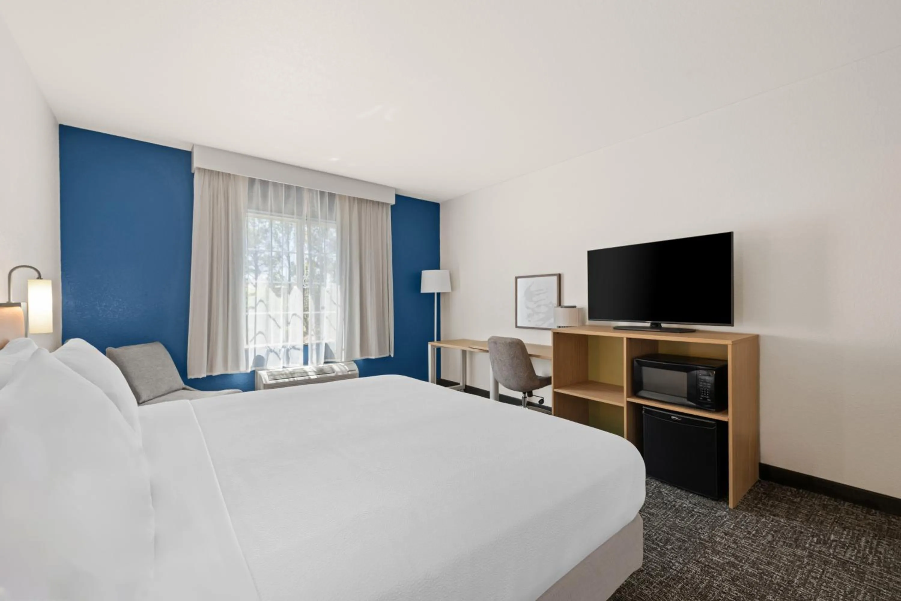 Photo of the whole room, Bed in Spark by Hilton Homewood Birmingham