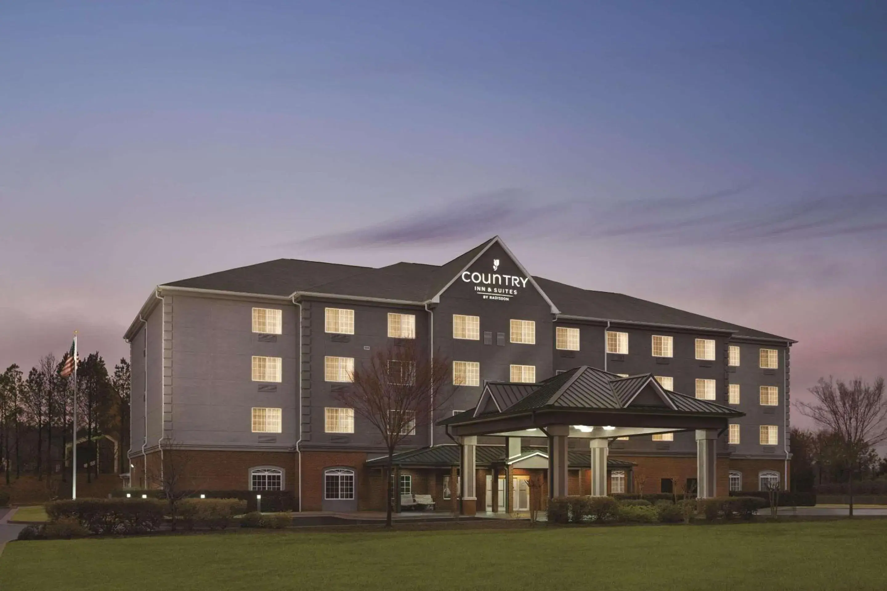Property building in Country Inn & Suites by Radisson, Homewood, AL Property building in Country Inn & Suites by Radisson, Homewood, AL