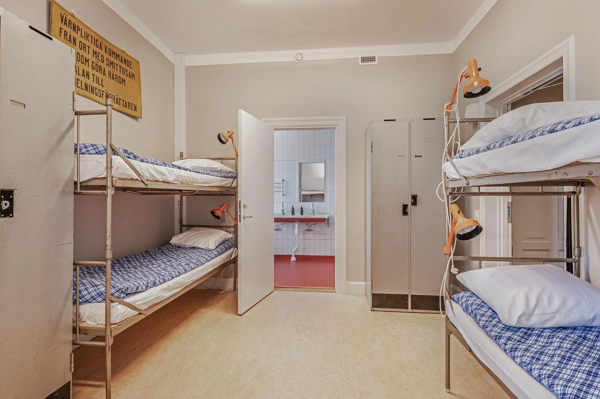 bunk bed, Bed in Livgrenadjärmässen Hotell-Fest-Konferens