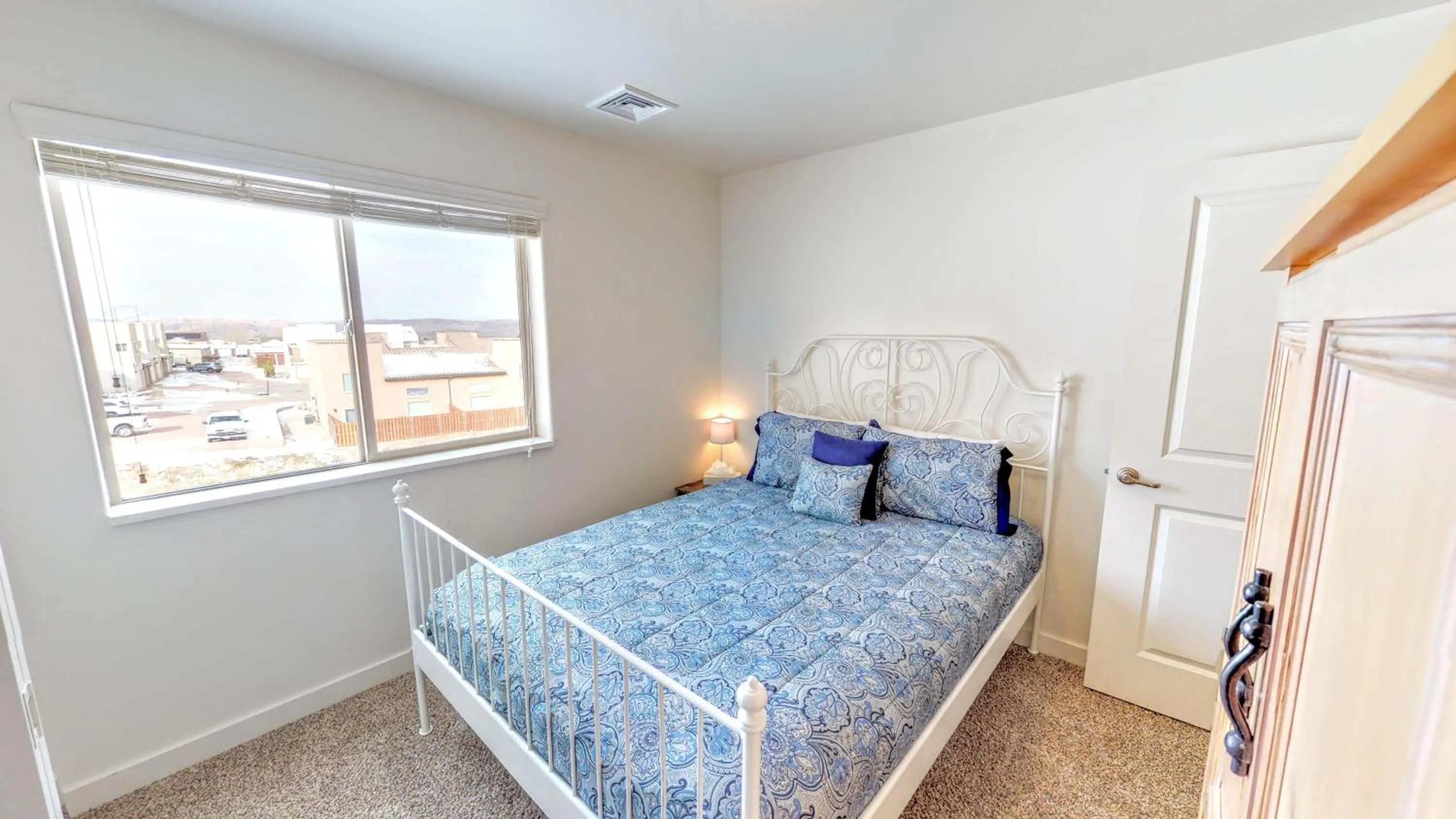 Bed in Red Cliff Condos #6i