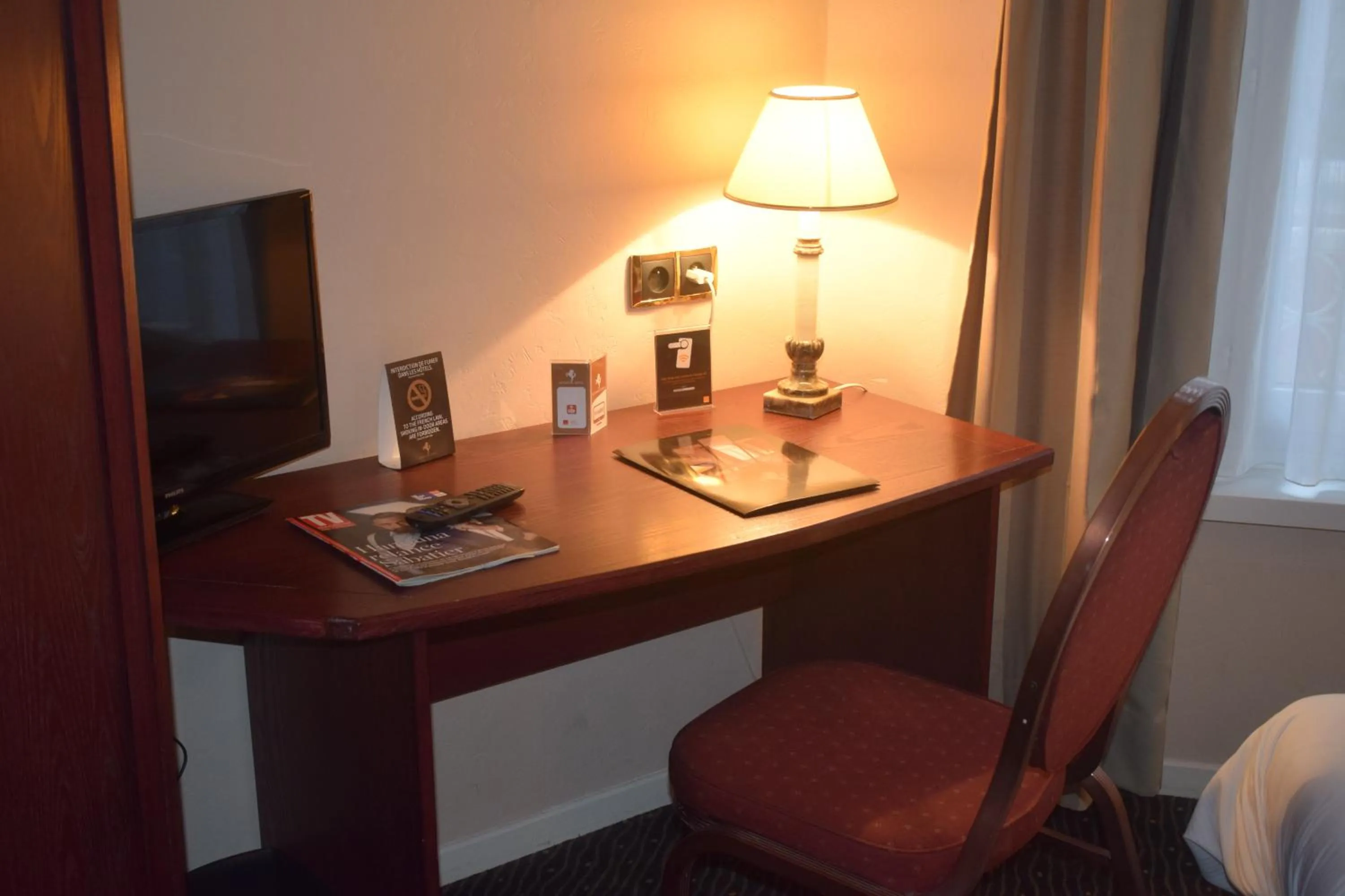 Bedroom in Metropol Hotel