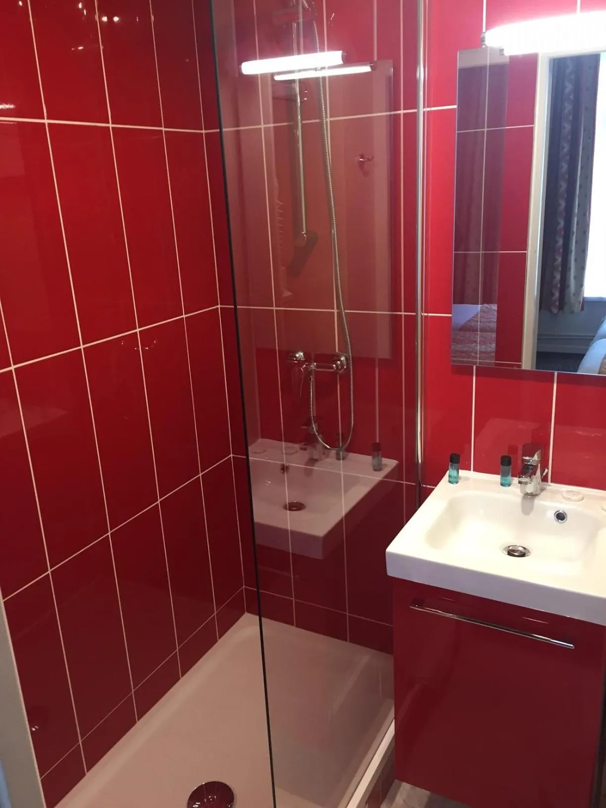 Bathroom in Metropol Hotel