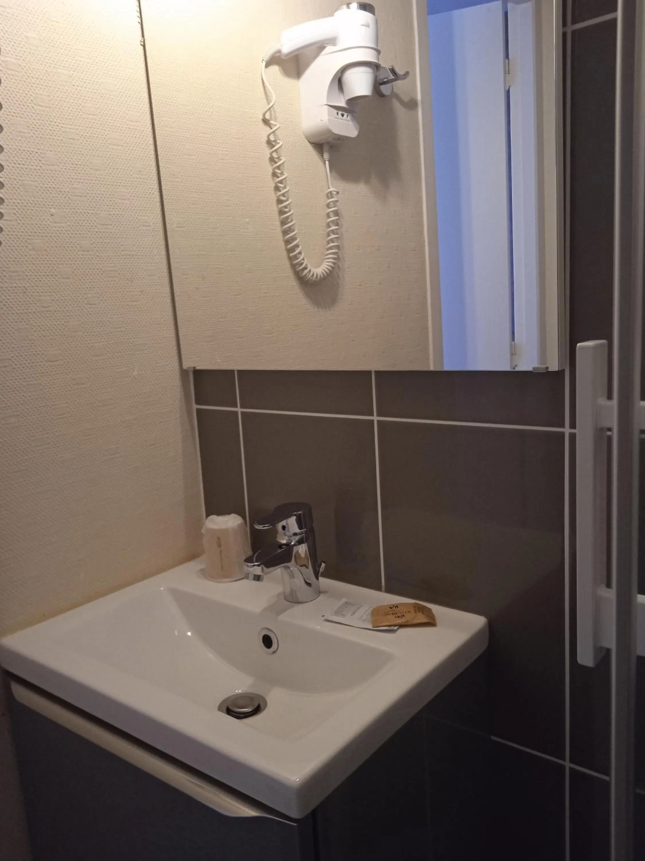 Bathroom in Metropol Hotel